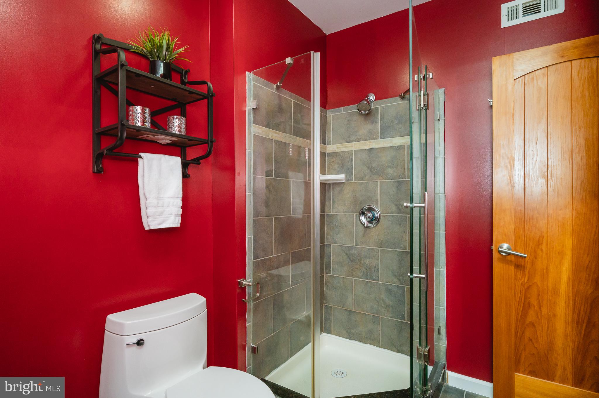 GREEKTOWN - Residential Lease