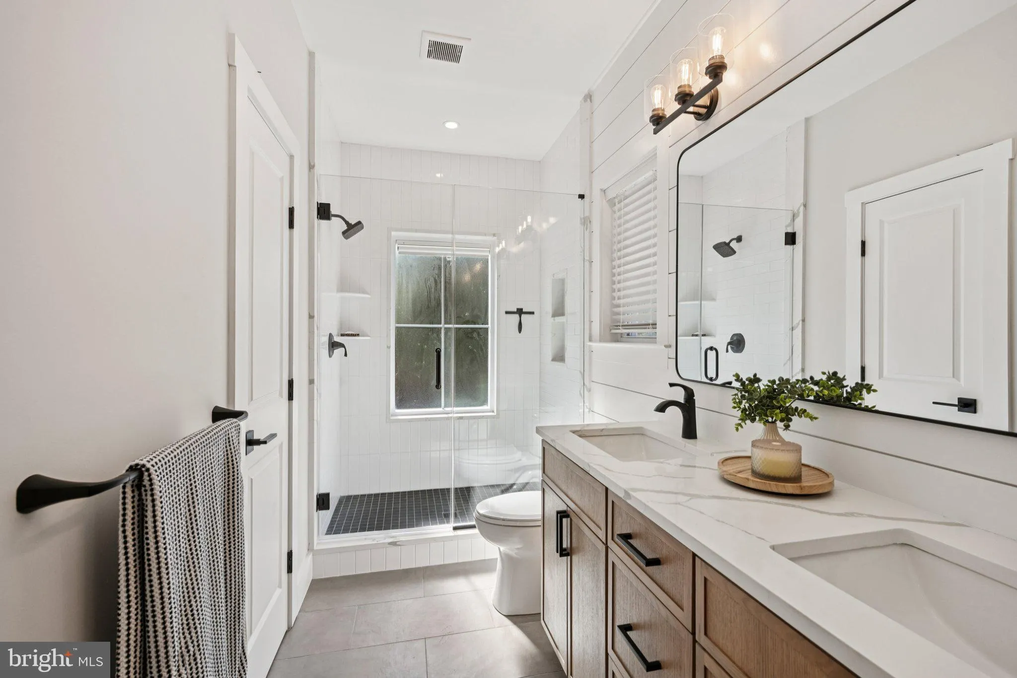 Vineland, New Jersey 08361, United States, 4 Bedrooms Bedrooms, ,3 BathroomsBathrooms,Residential,Pending,204912