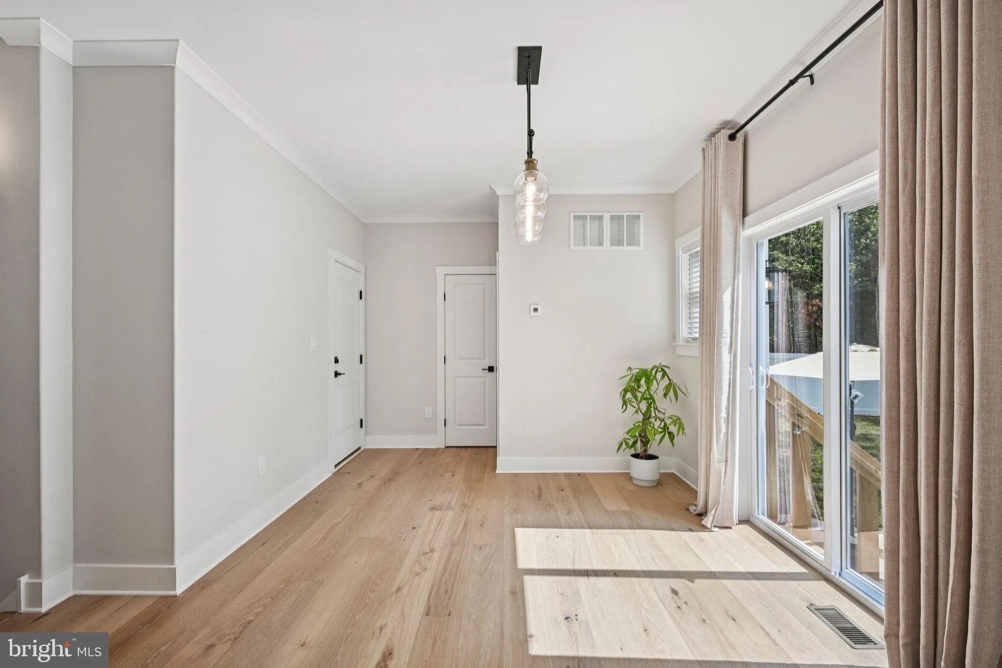 Vineland, New Jersey 08361, United States, 4 Bedrooms Bedrooms, ,3 BathroomsBathrooms,Residential,Pending,204912