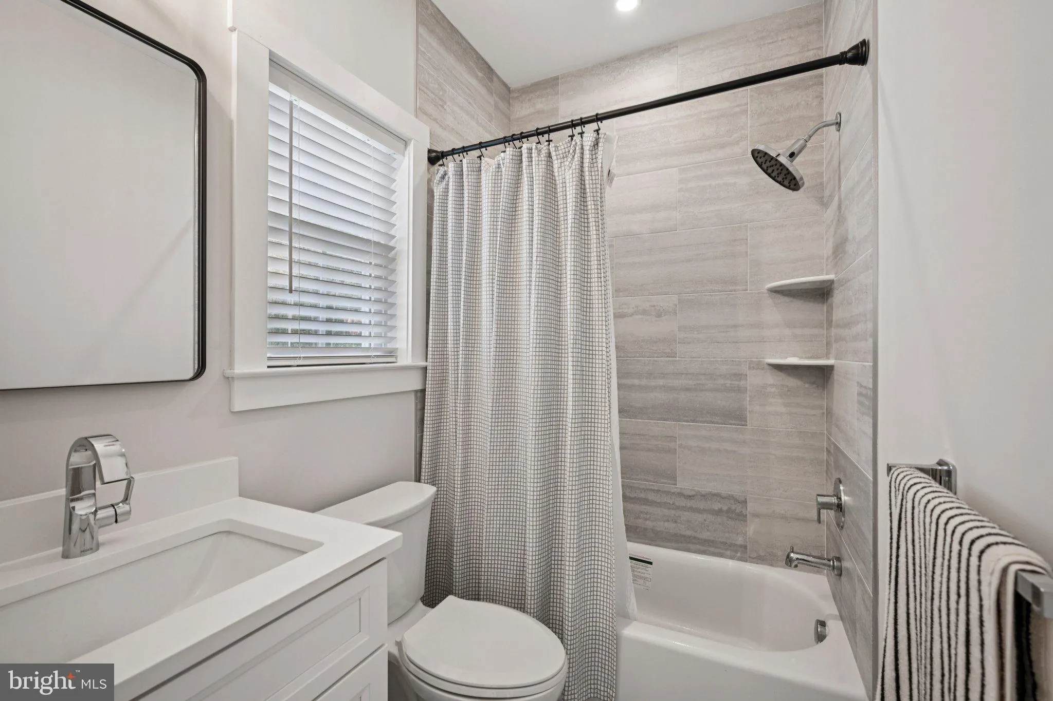 Vineland, New Jersey 08361, United States, 4 Bedrooms Bedrooms, ,3 BathroomsBathrooms,Residential,Pending,204912