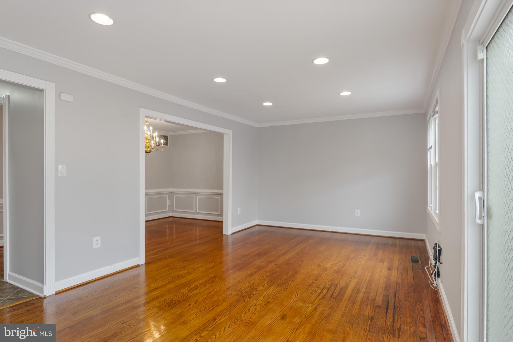 WILLIAMSBURG SQUARE - Residential