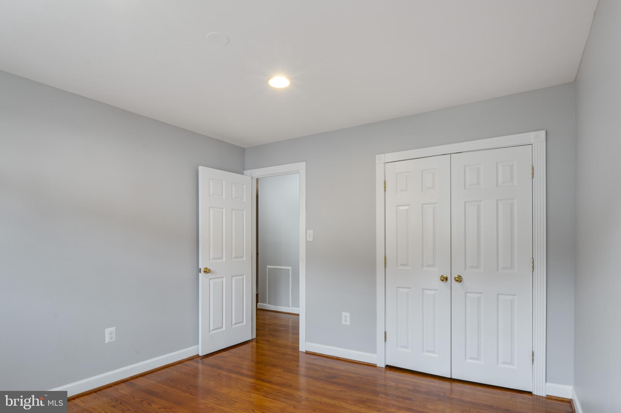 WILLIAMSBURG SQUARE - Residential