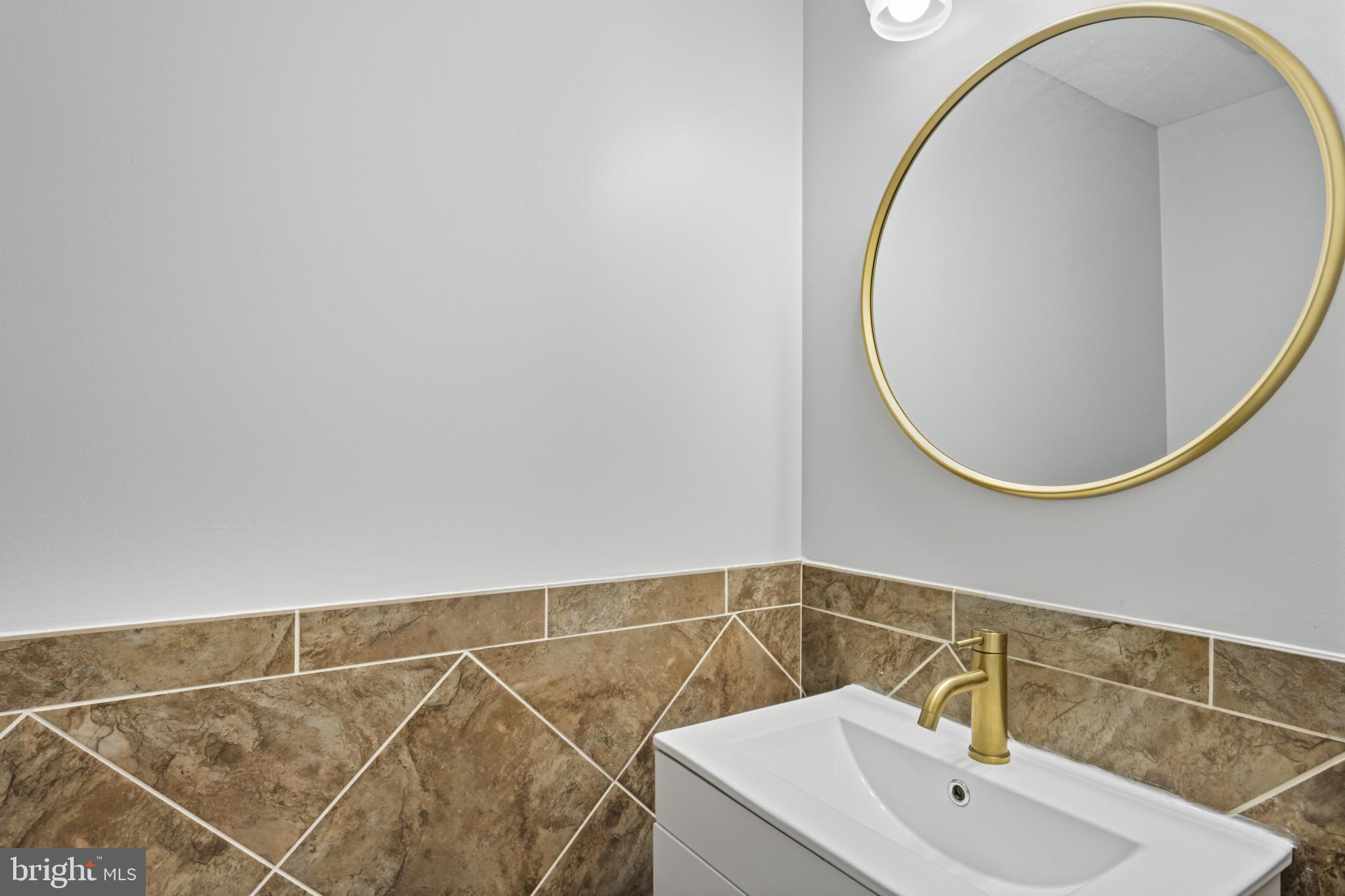 WILLIAMSBURG SQUARE - Residential