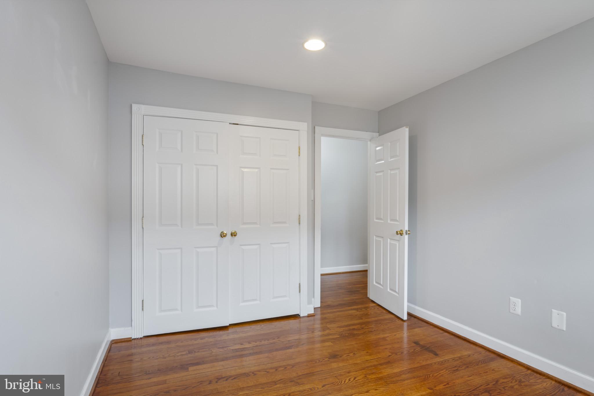 WILLIAMSBURG SQUARE - Residential