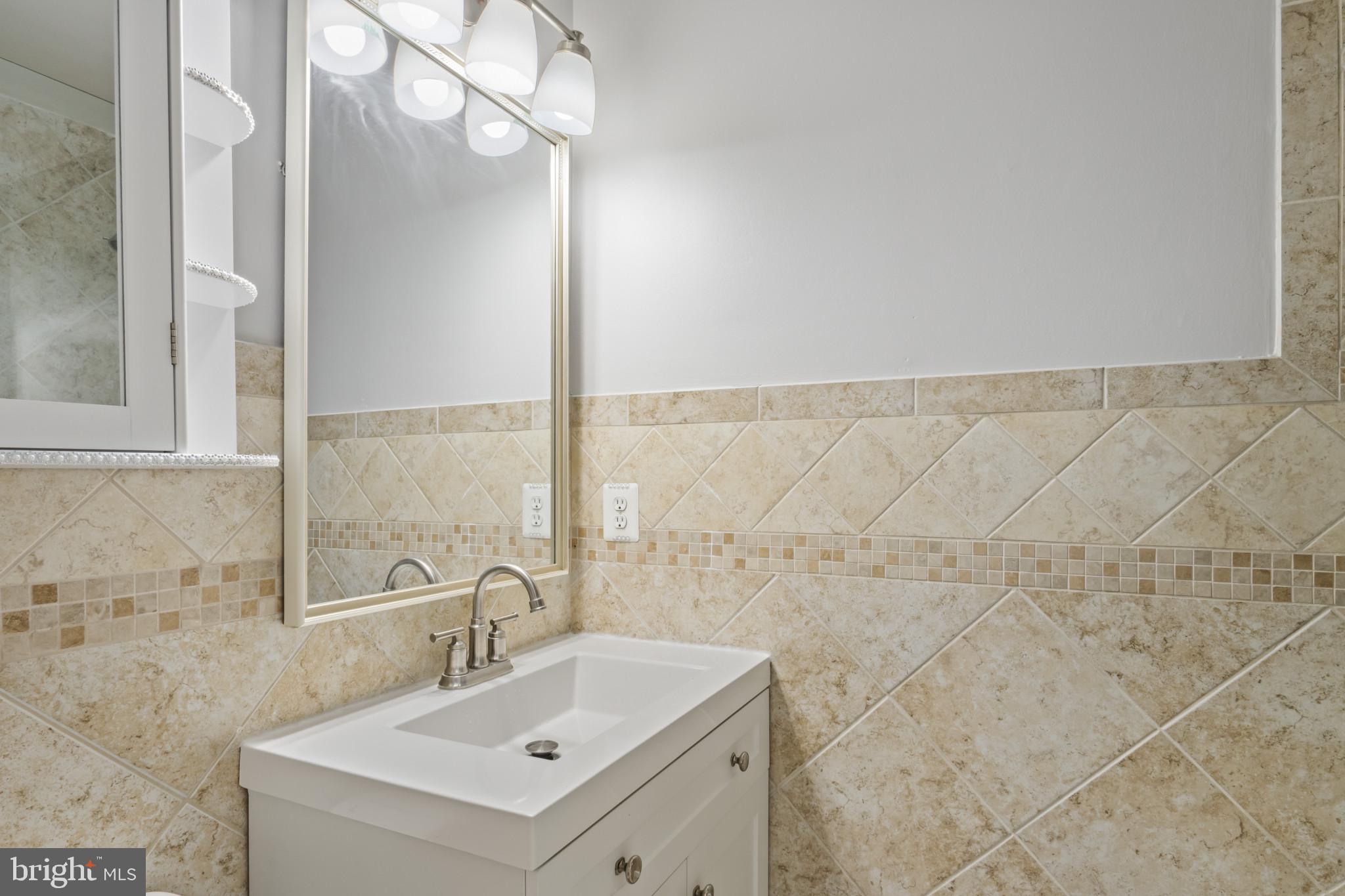 WILLIAMSBURG SQUARE - Residential