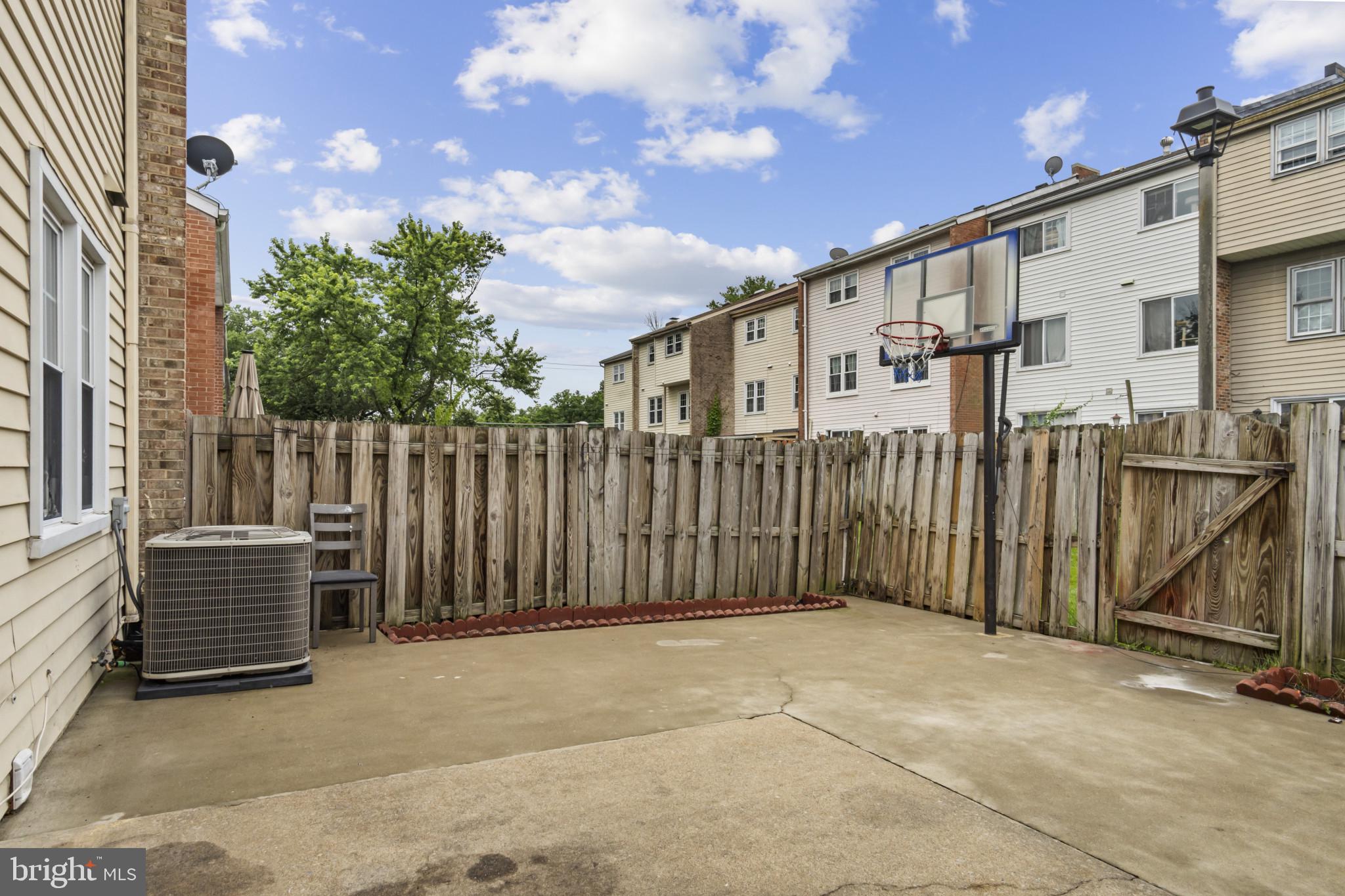 WILLIAMSBURG SQUARE - Residential