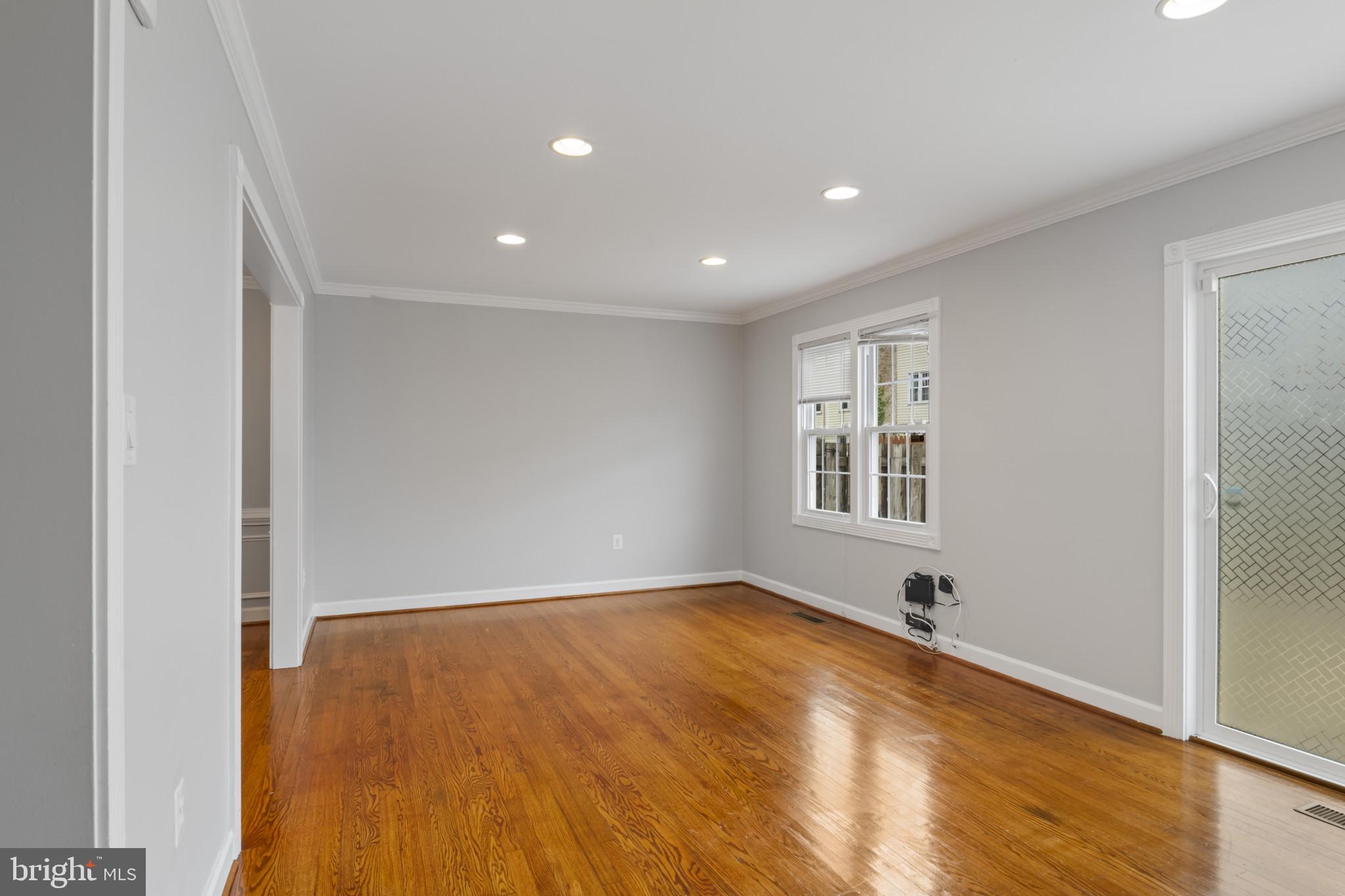 WILLIAMSBURG SQUARE - Residential