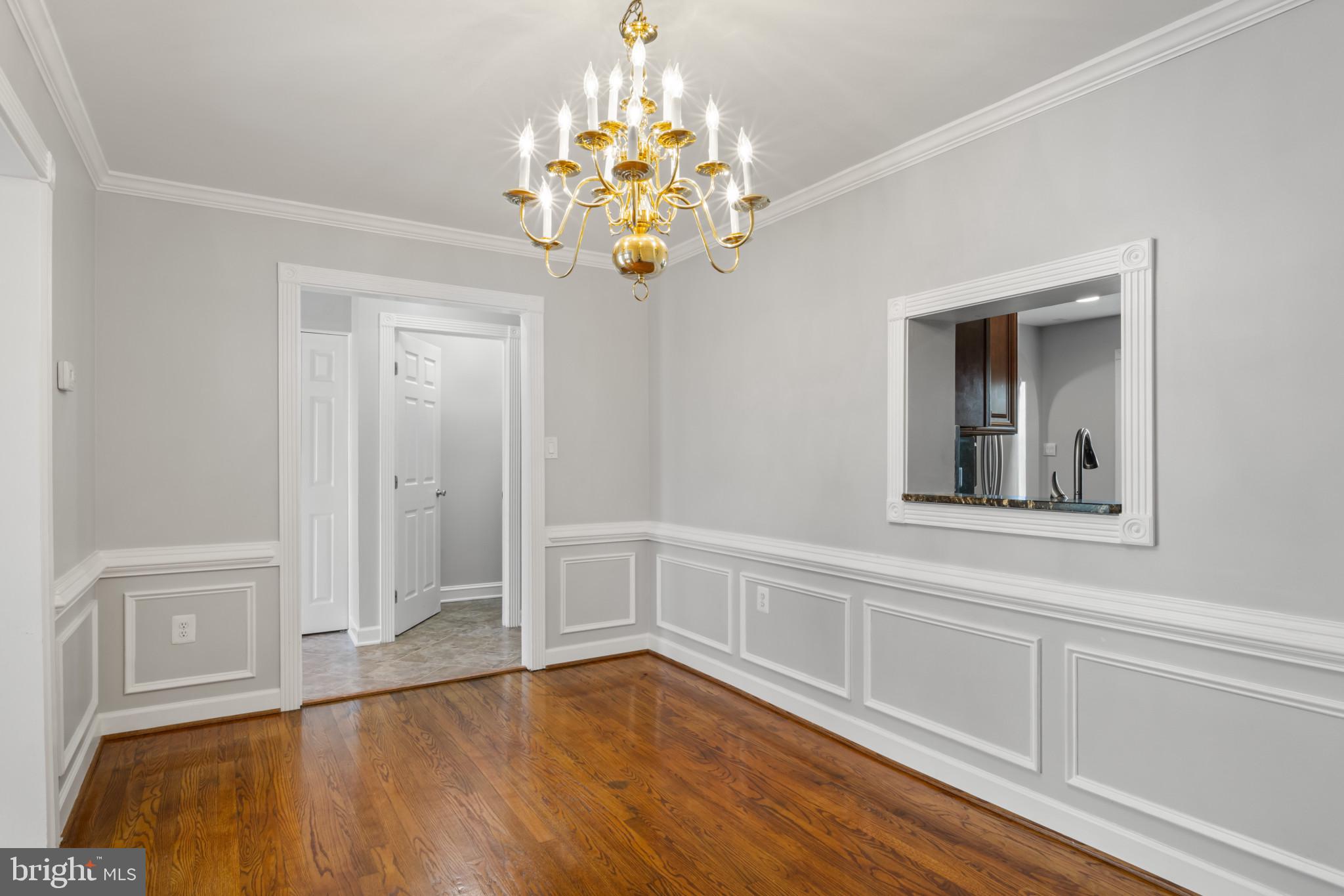 WILLIAMSBURG SQUARE - Residential