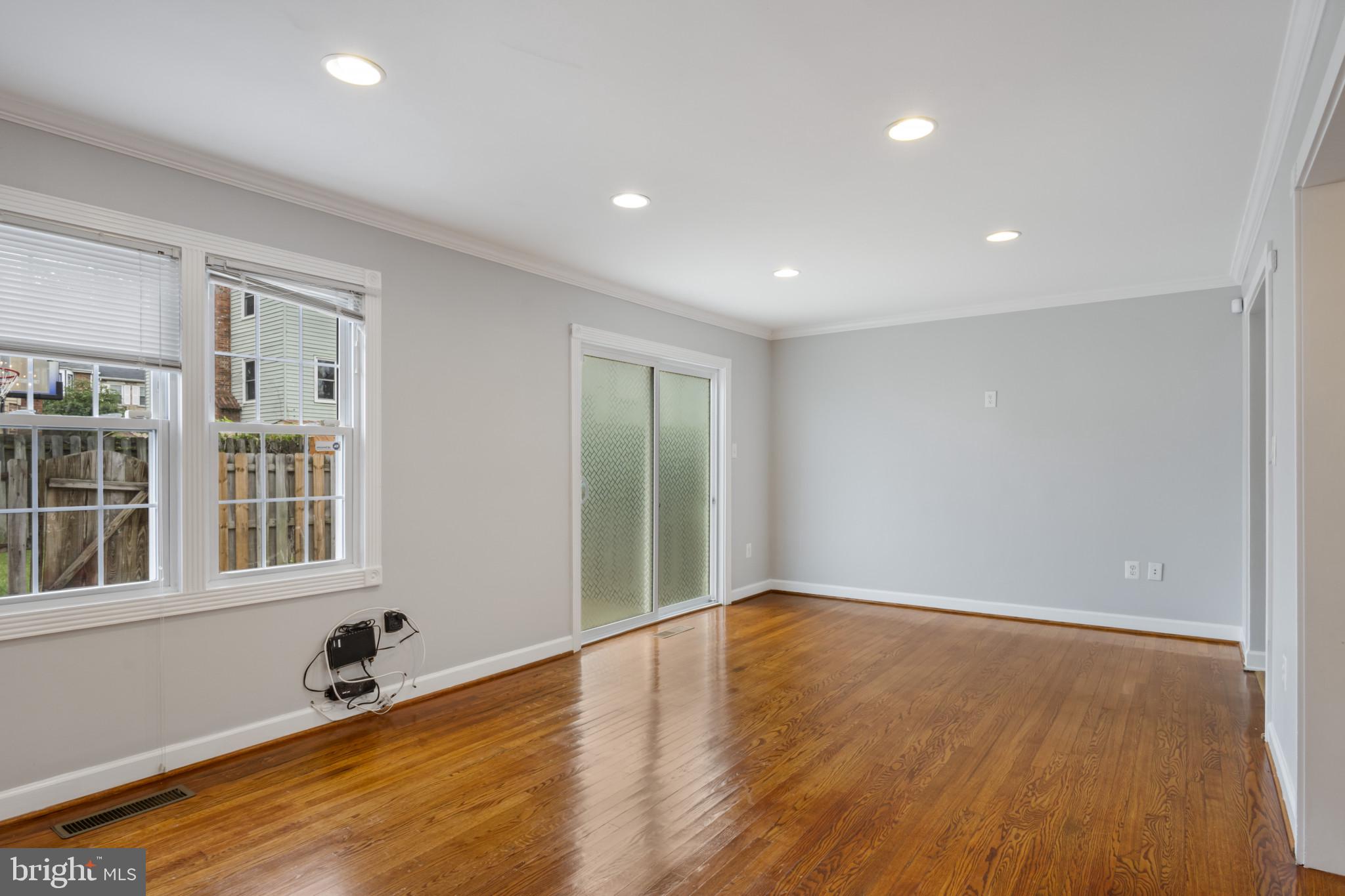 WILLIAMSBURG SQUARE - Residential