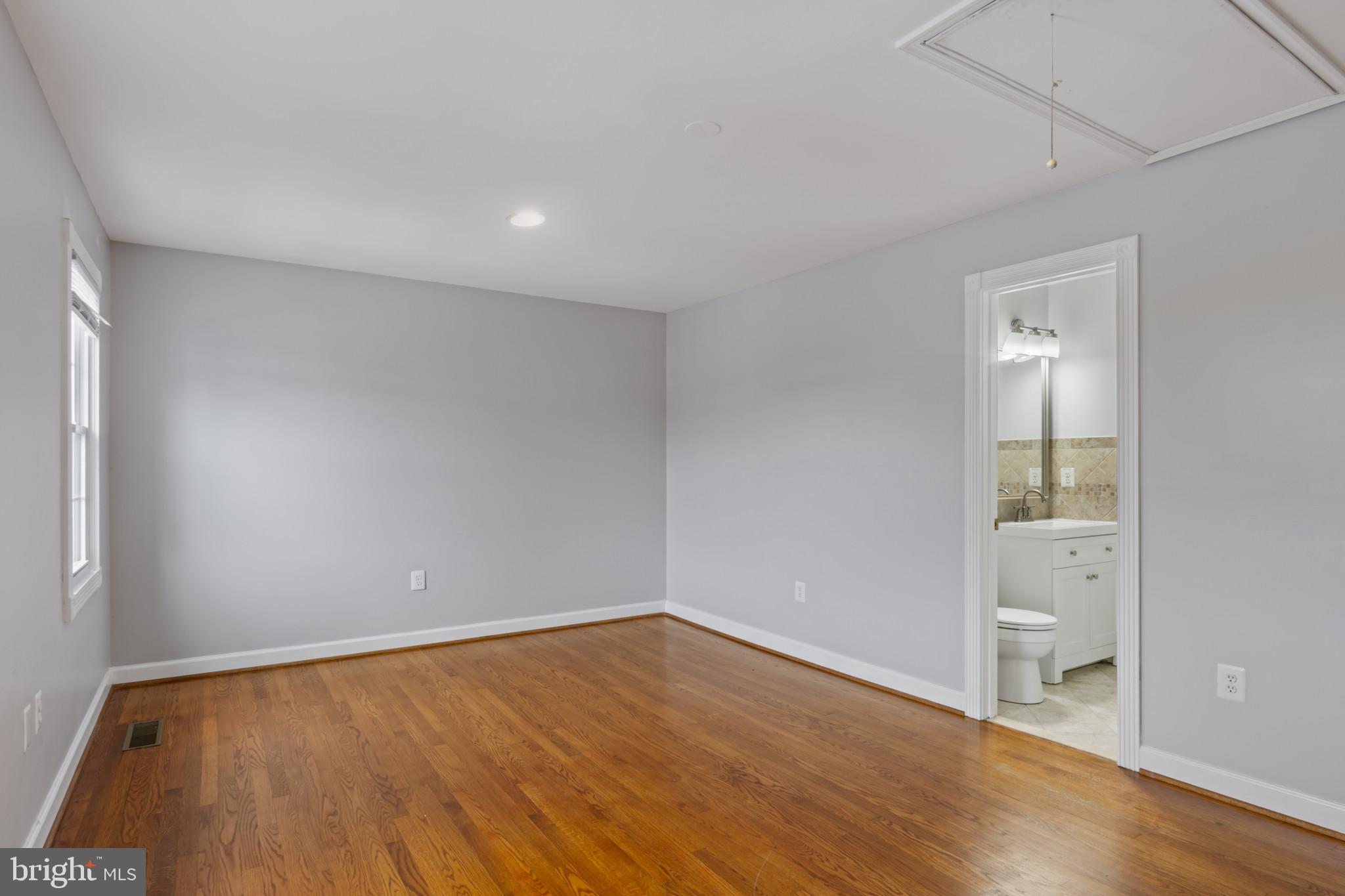 WILLIAMSBURG SQUARE - Residential