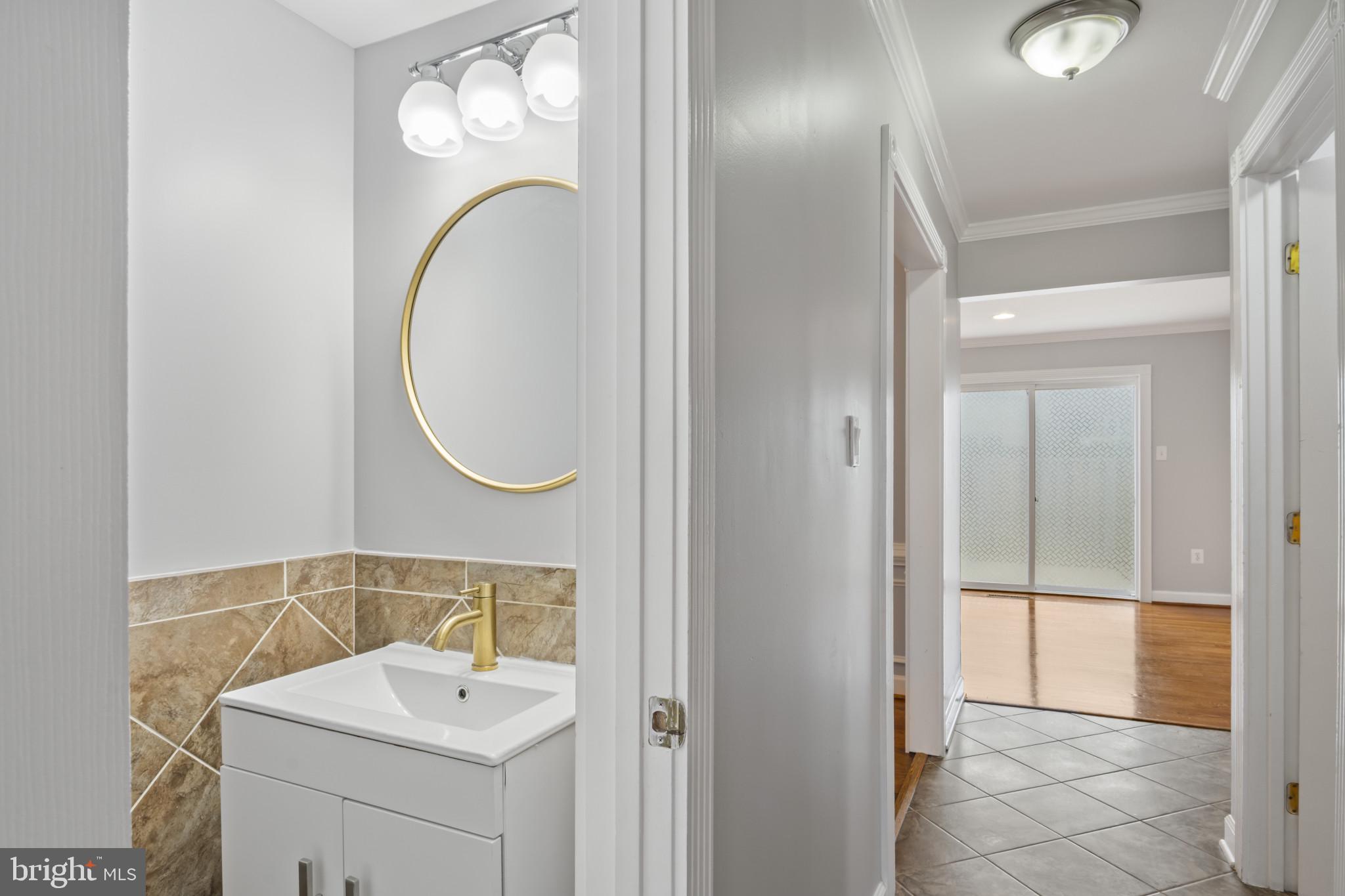 WILLIAMSBURG SQUARE - Residential