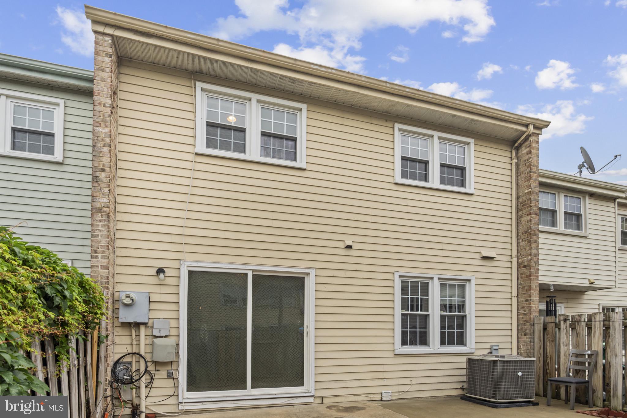 WILLIAMSBURG SQUARE - Residential