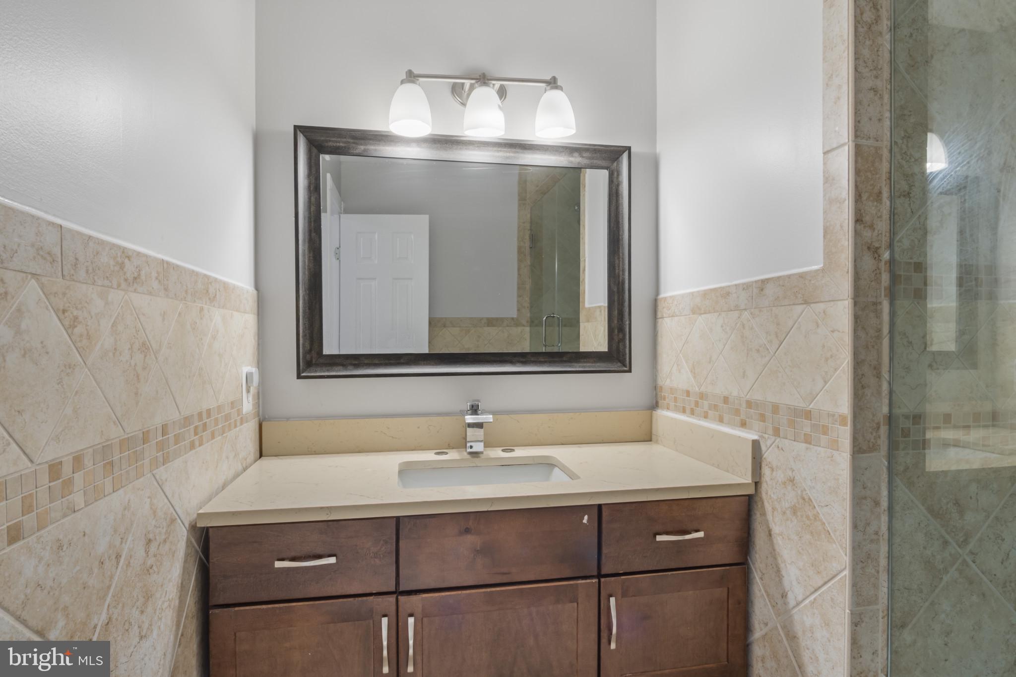 WILLIAMSBURG SQUARE - Residential