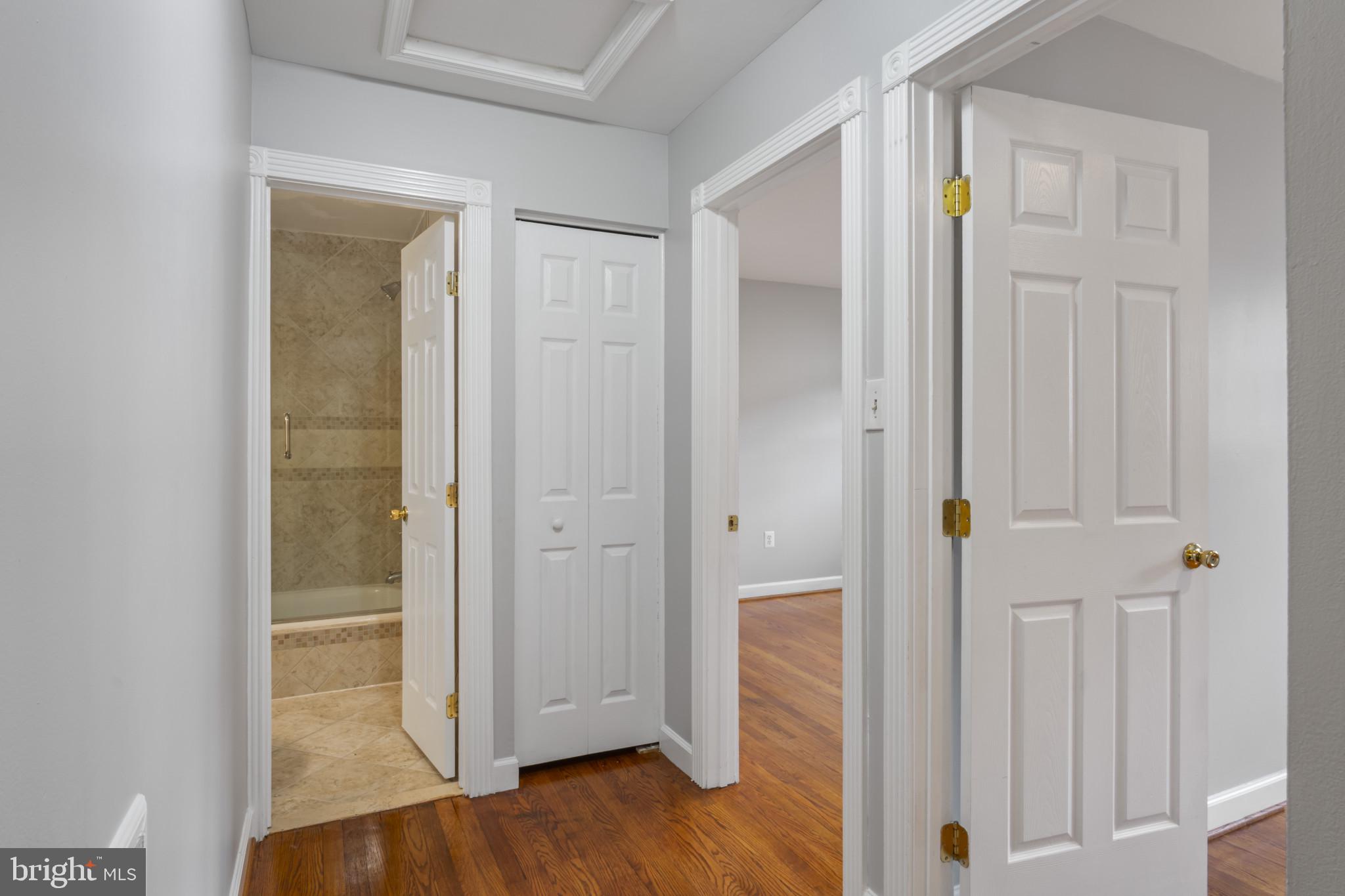 WILLIAMSBURG SQUARE - Residential