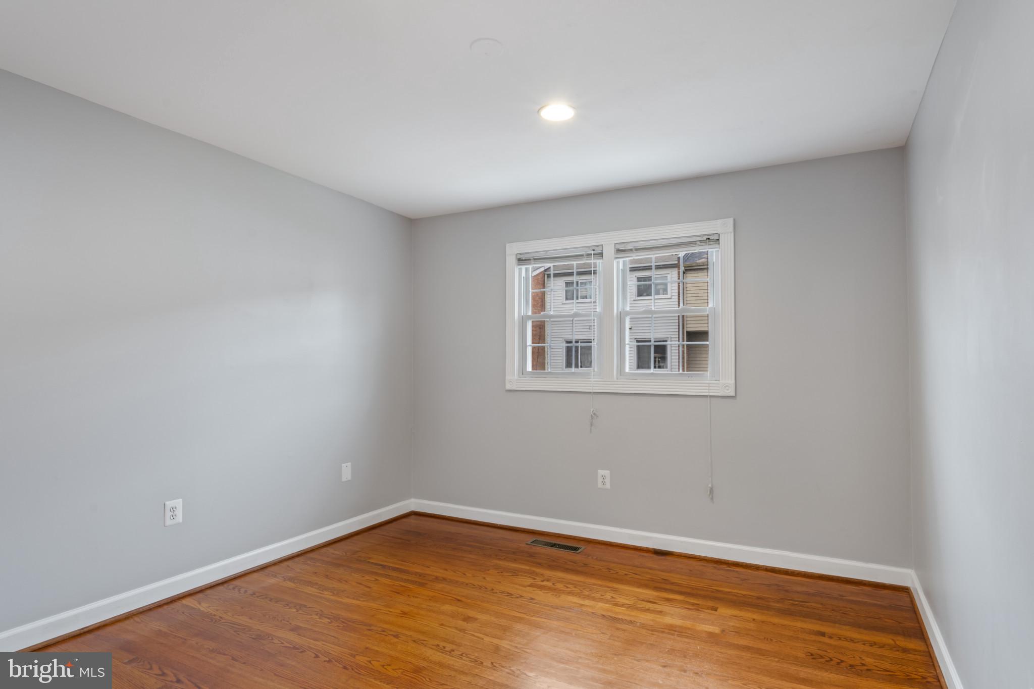 WILLIAMSBURG SQUARE - Residential