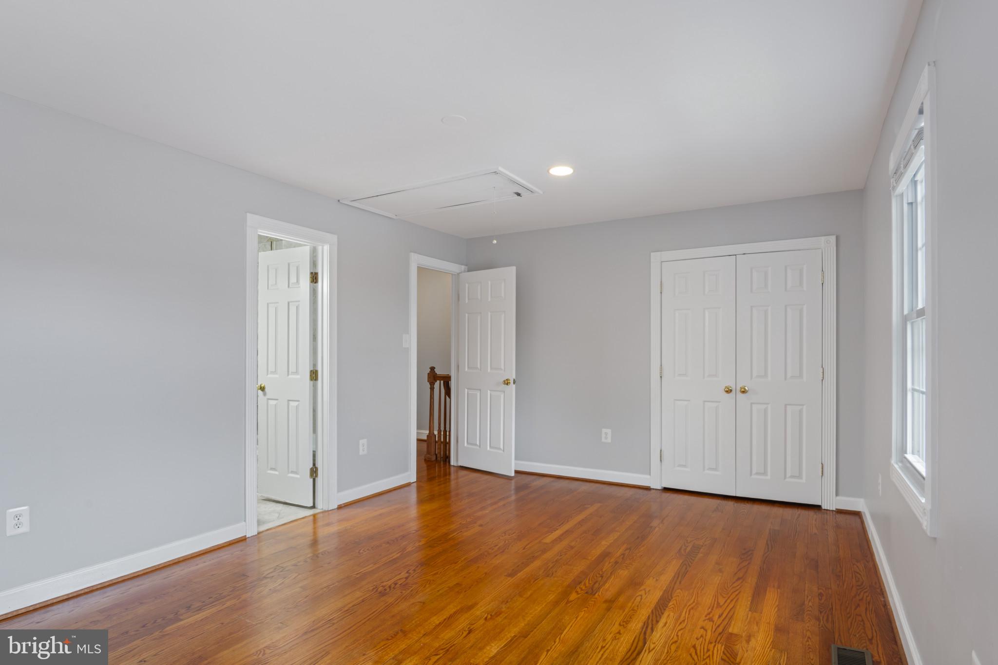 WILLIAMSBURG SQUARE - Residential