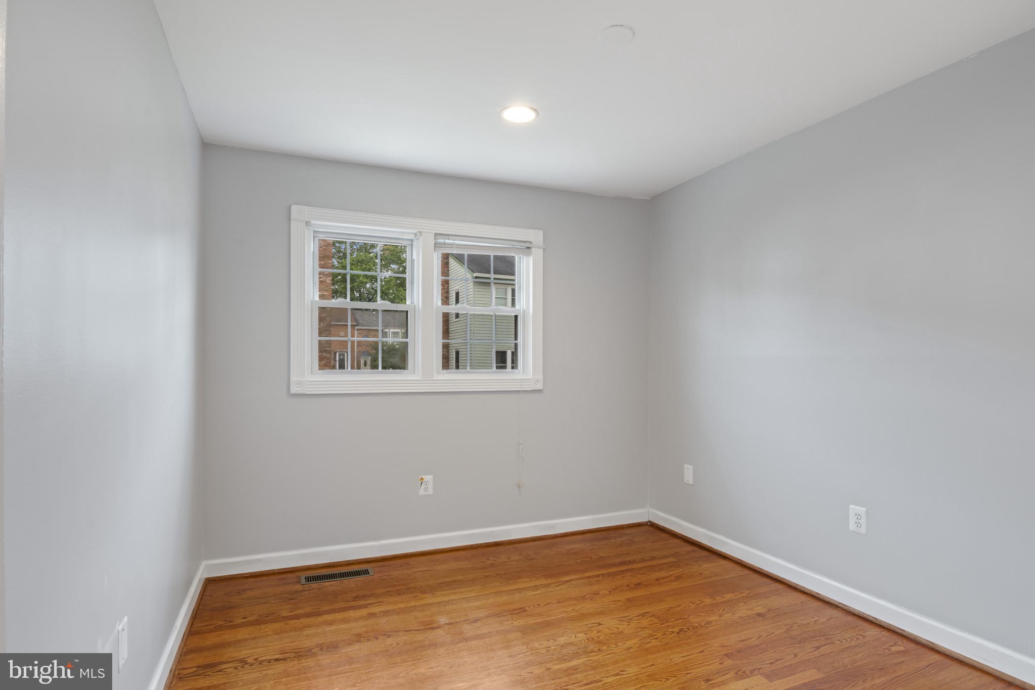 WILLIAMSBURG SQUARE - Residential