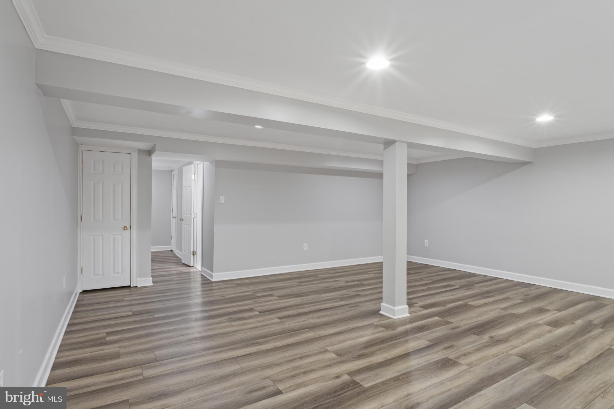 WILLIAMSBURG SQUARE - Residential