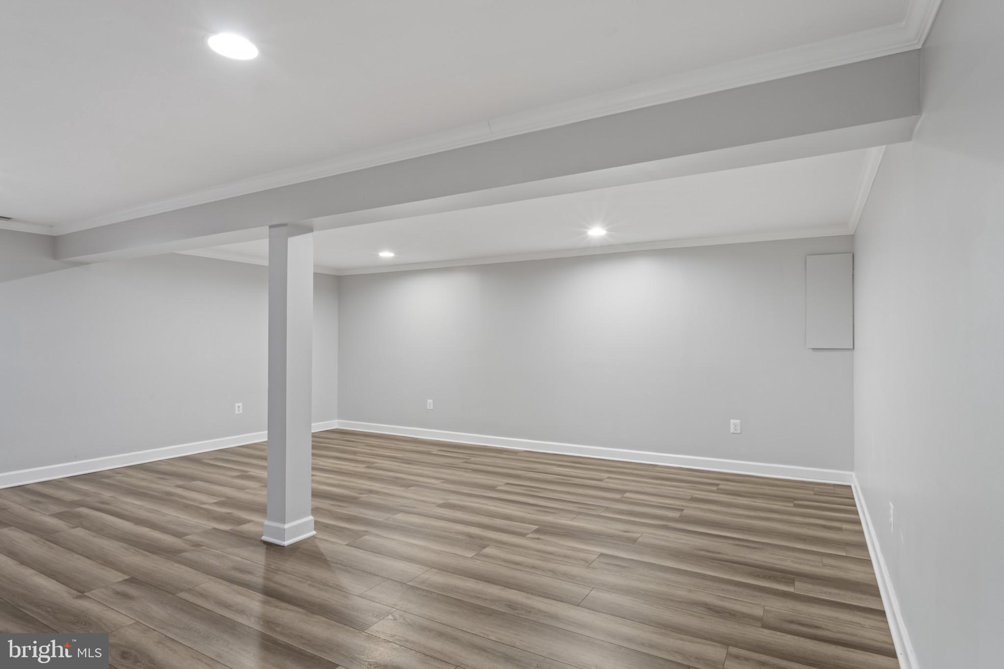 WILLIAMSBURG SQUARE - Residential