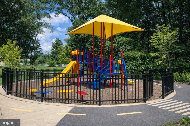 GLENN DALE COMMONS - Residential