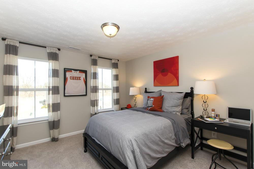 CREEKSIDE VILLAGE - Residential