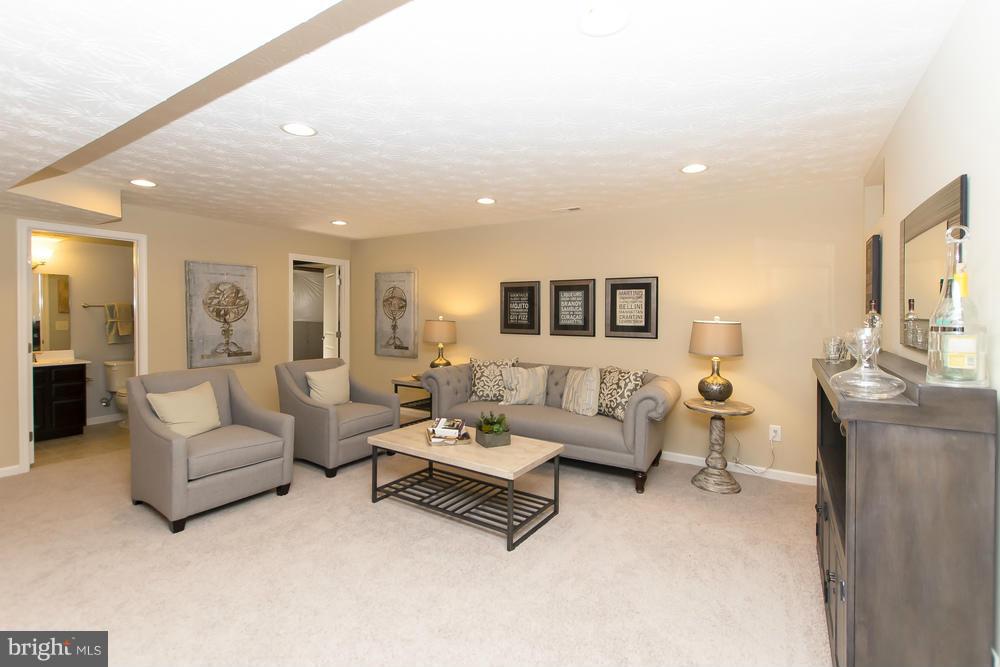 CREEKSIDE VILLAGE - Residential