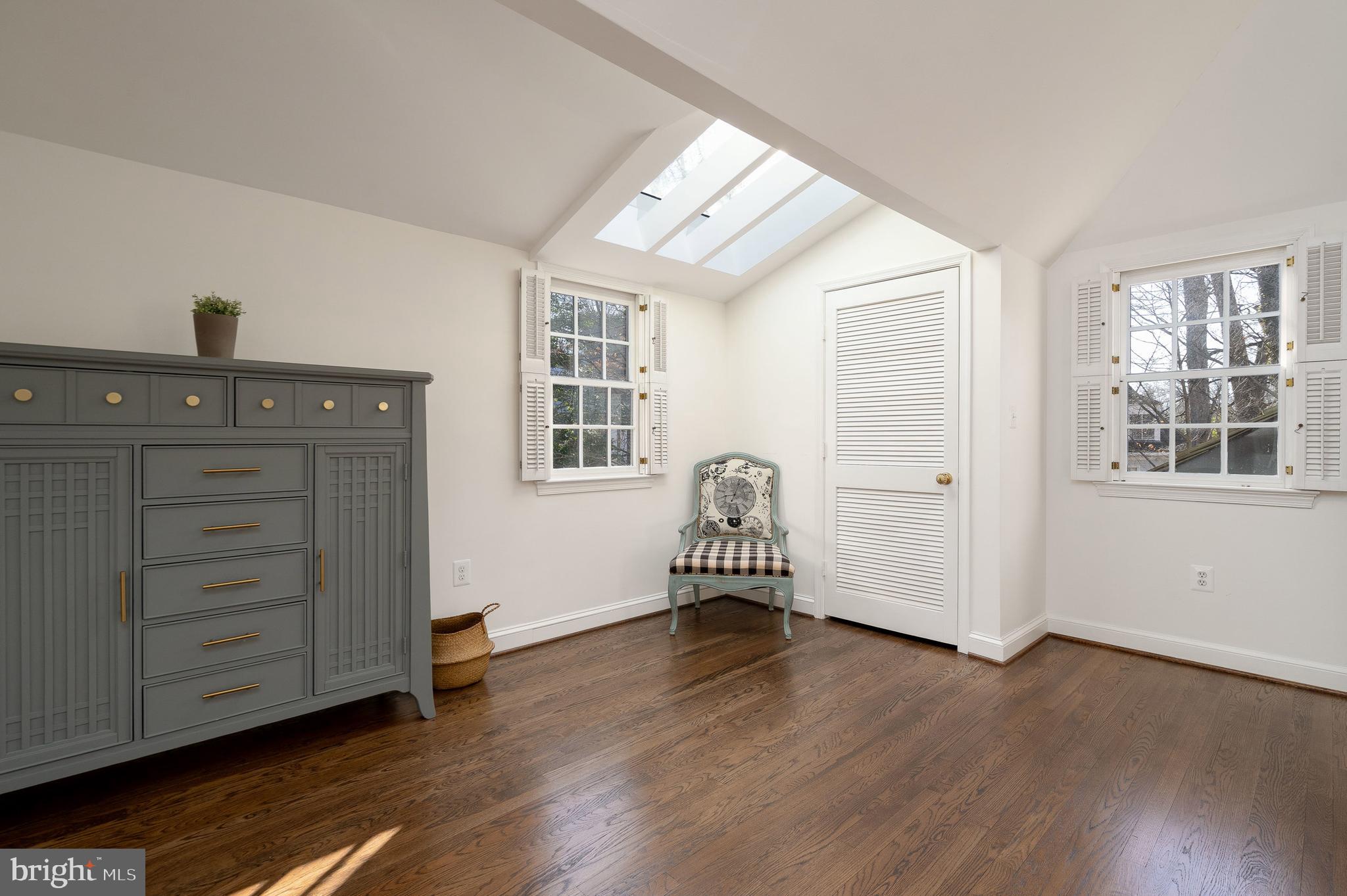 BRADLEY HILLS GROVE - Residential