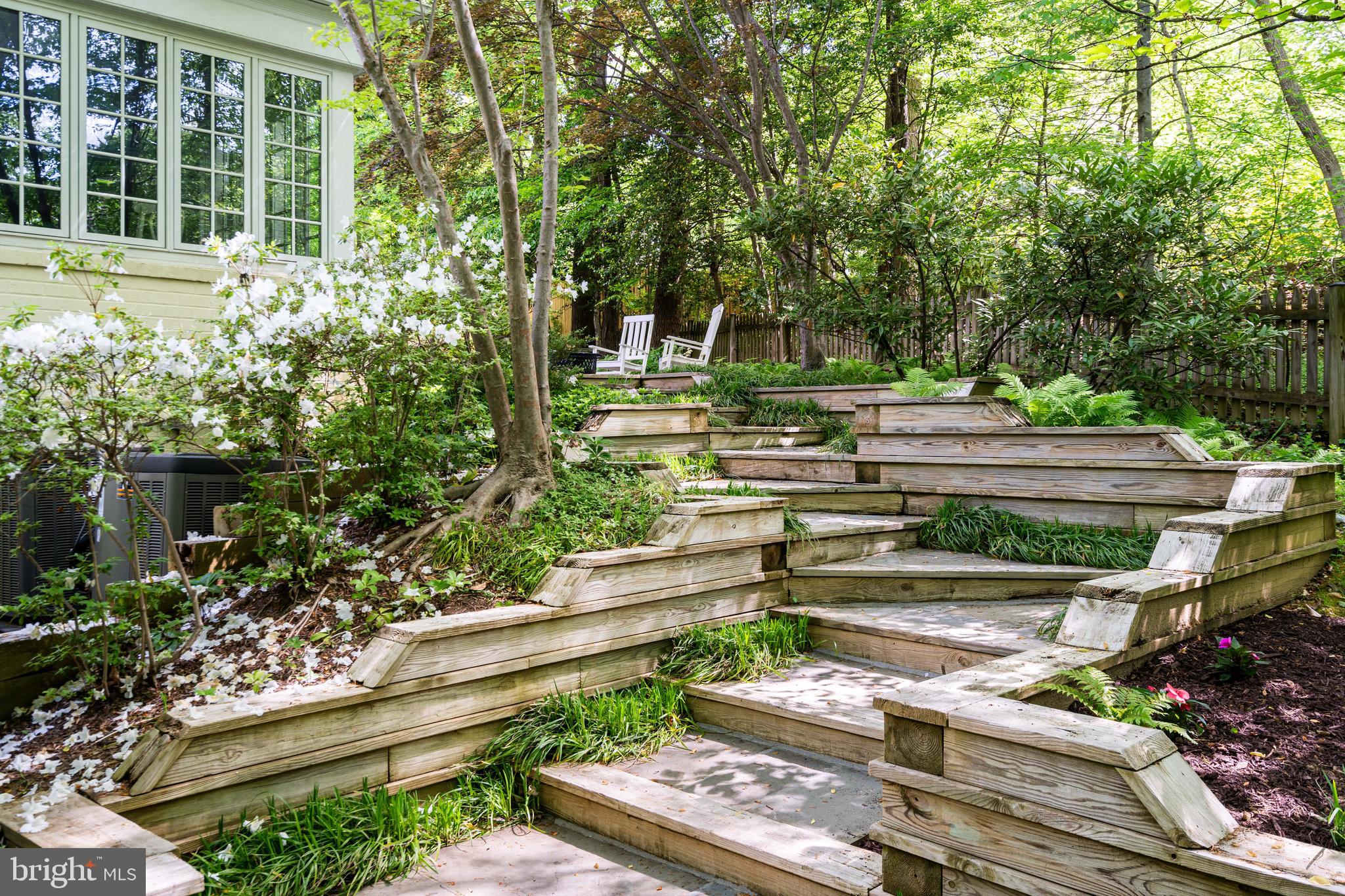 BRADLEY HILLS GROVE - Residential