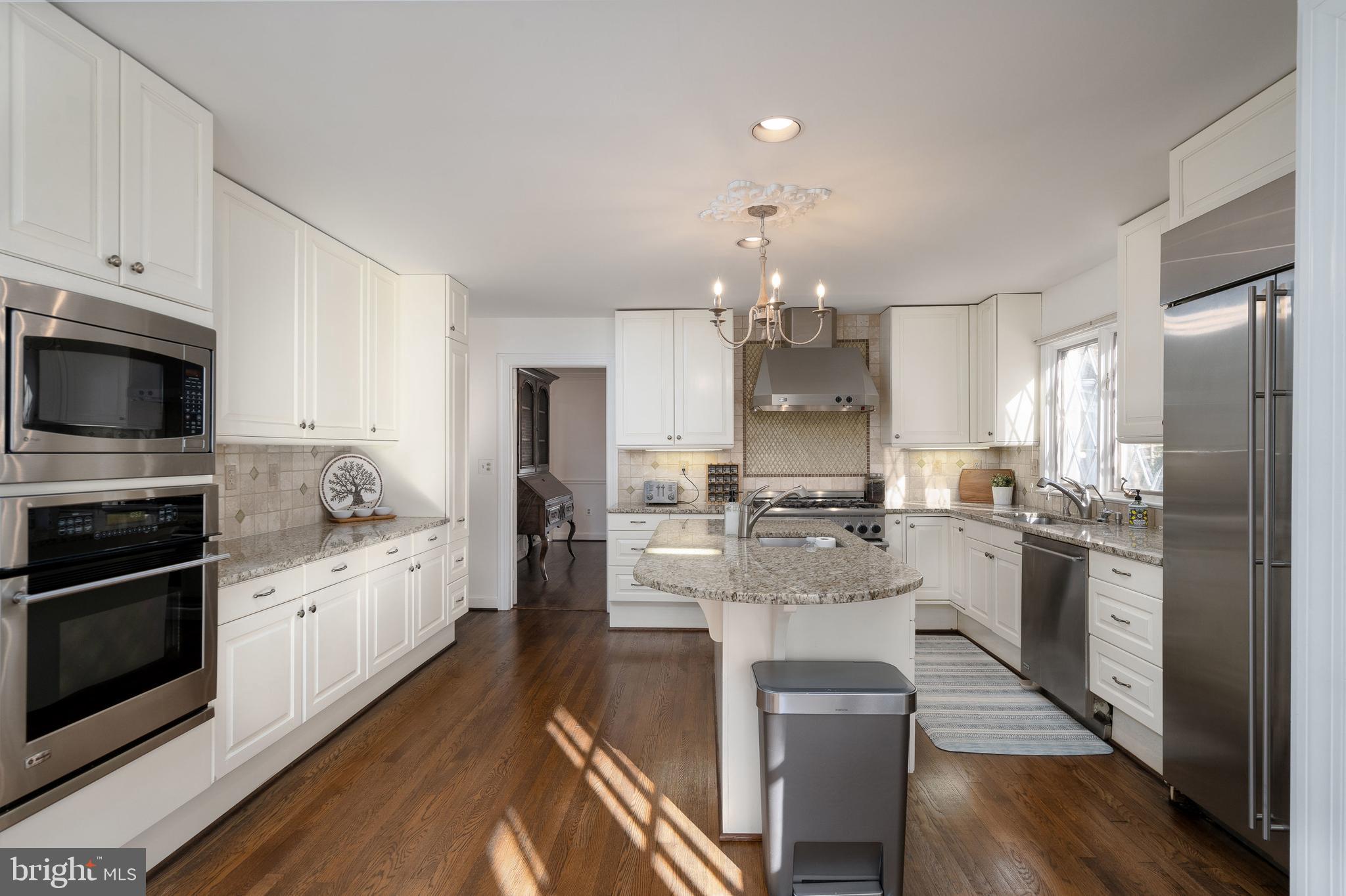 BRADLEY HILLS GROVE - Residential