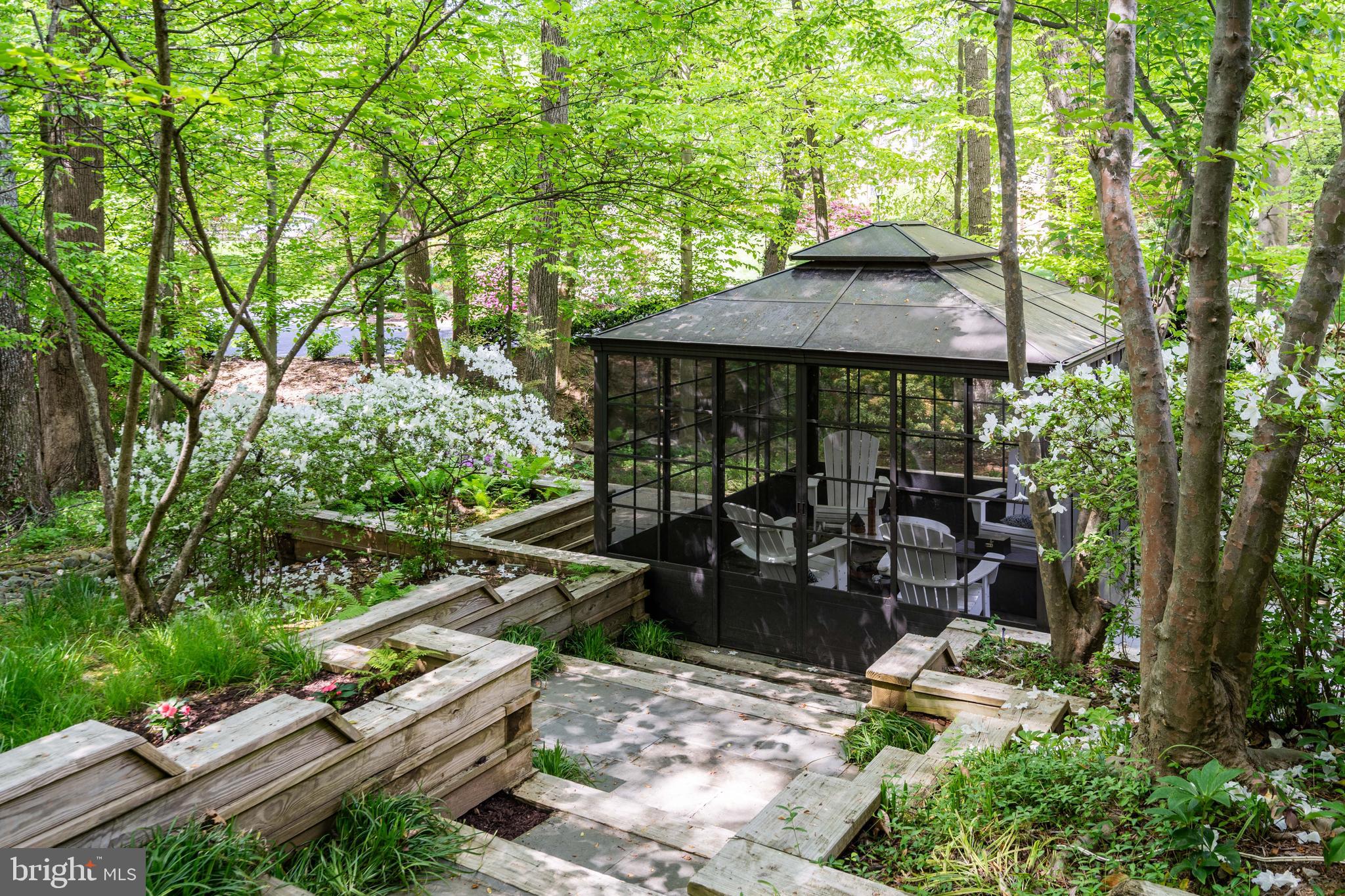 BRADLEY HILLS GROVE - Residential