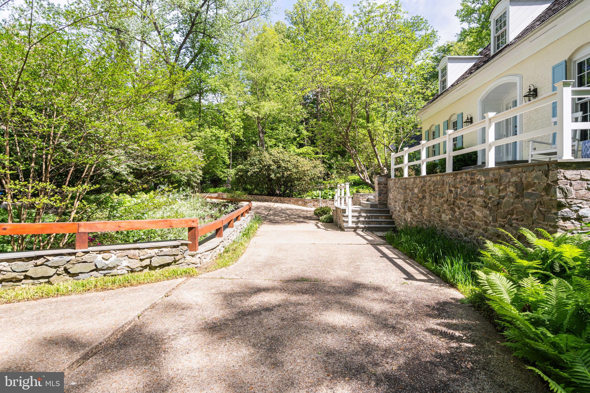 BRADLEY HILLS GROVE - Residential