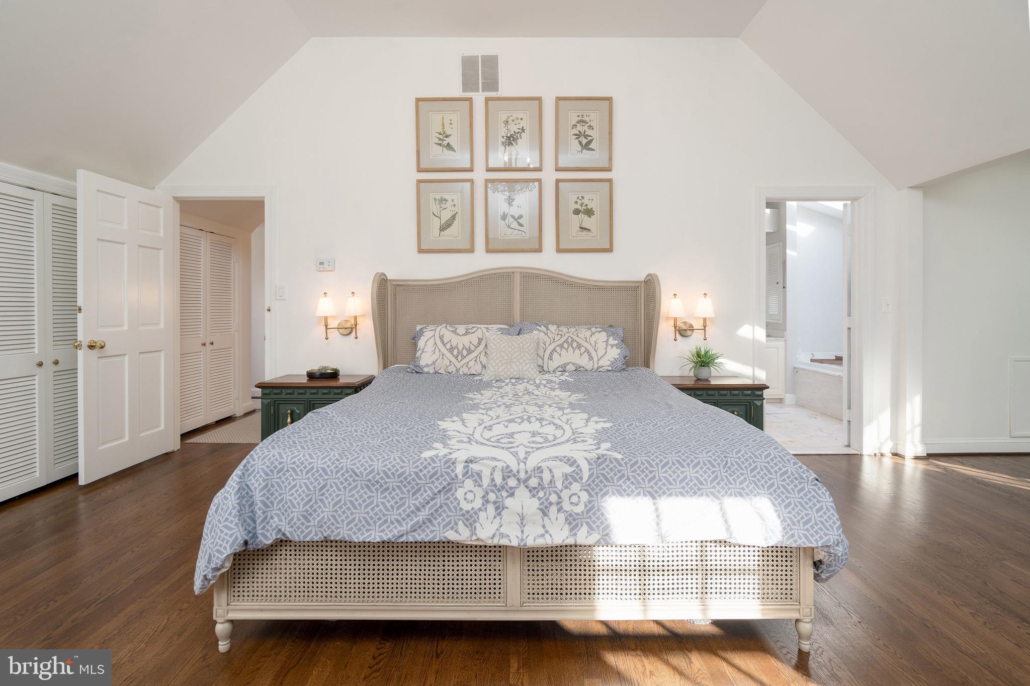 BRADLEY HILLS GROVE - Residential