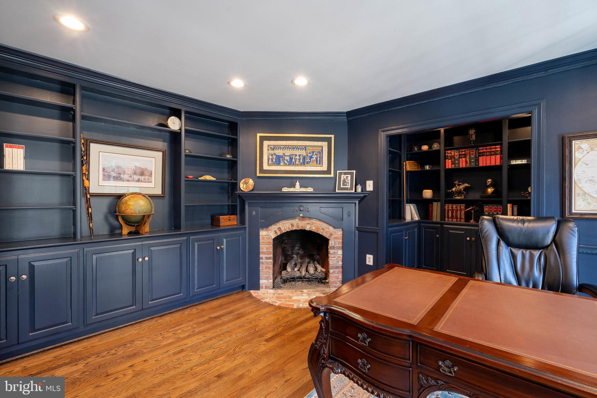 BRADLEY HILLS GROVE - Residential