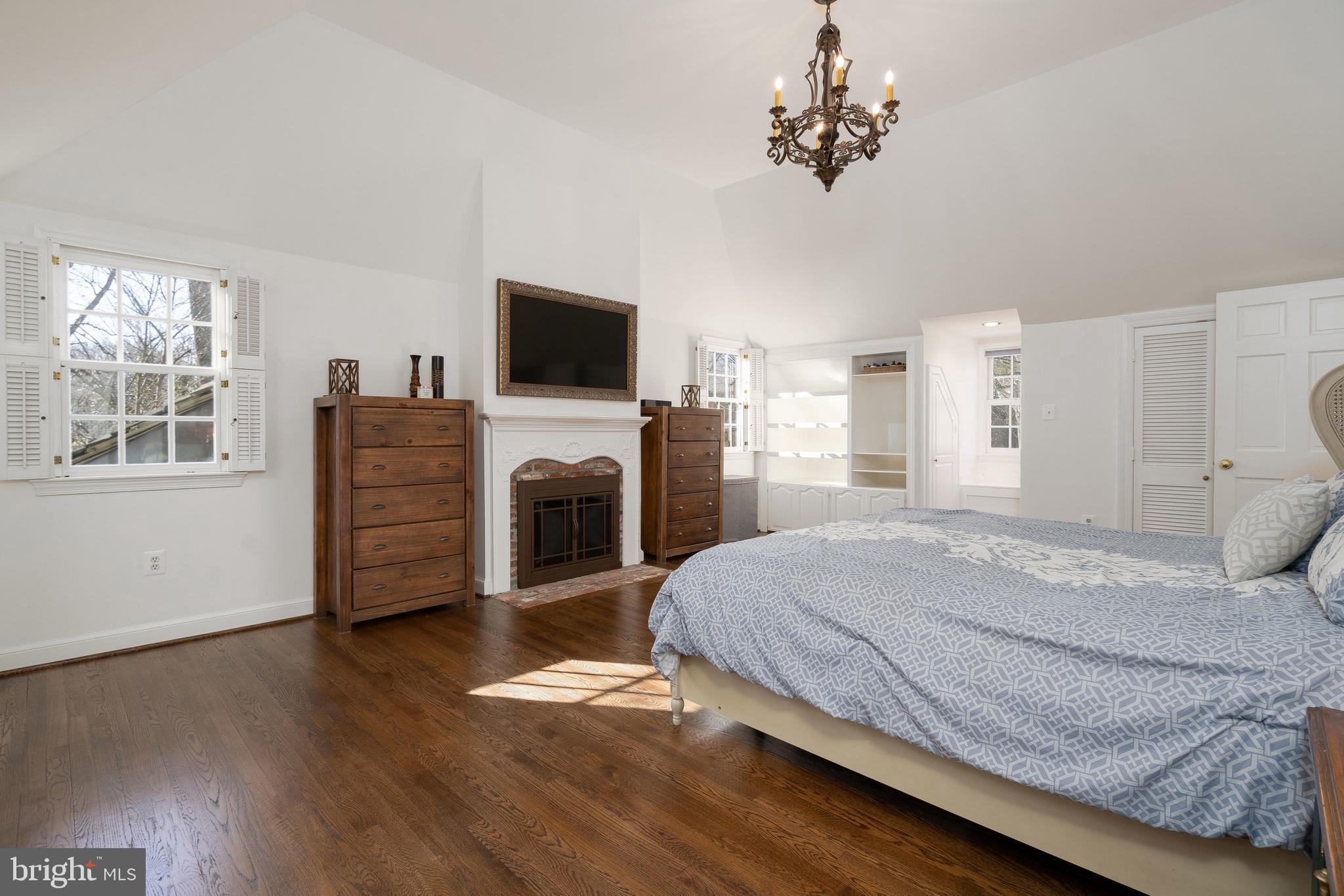 BRADLEY HILLS GROVE - Residential