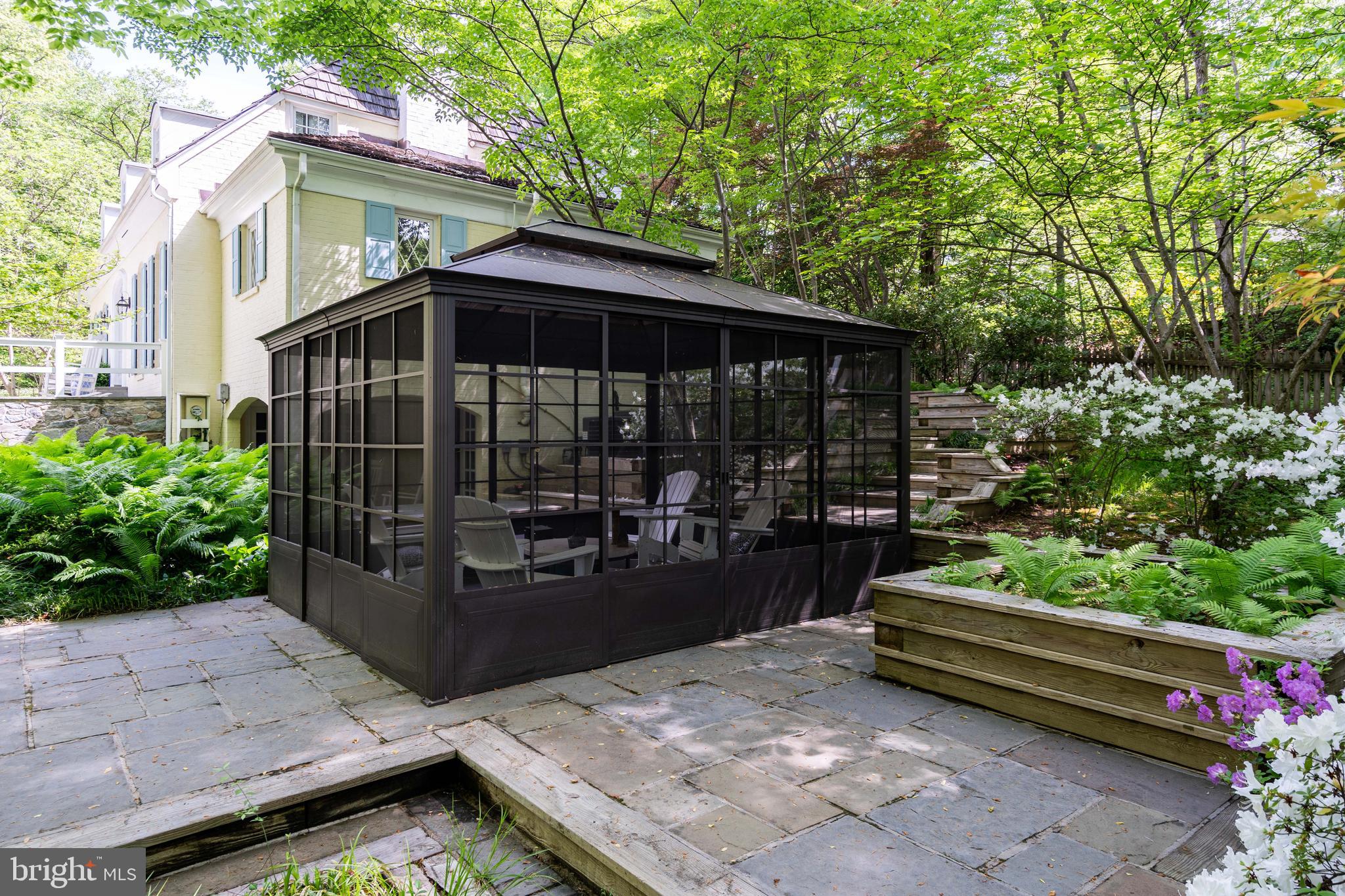 BRADLEY HILLS GROVE - Residential