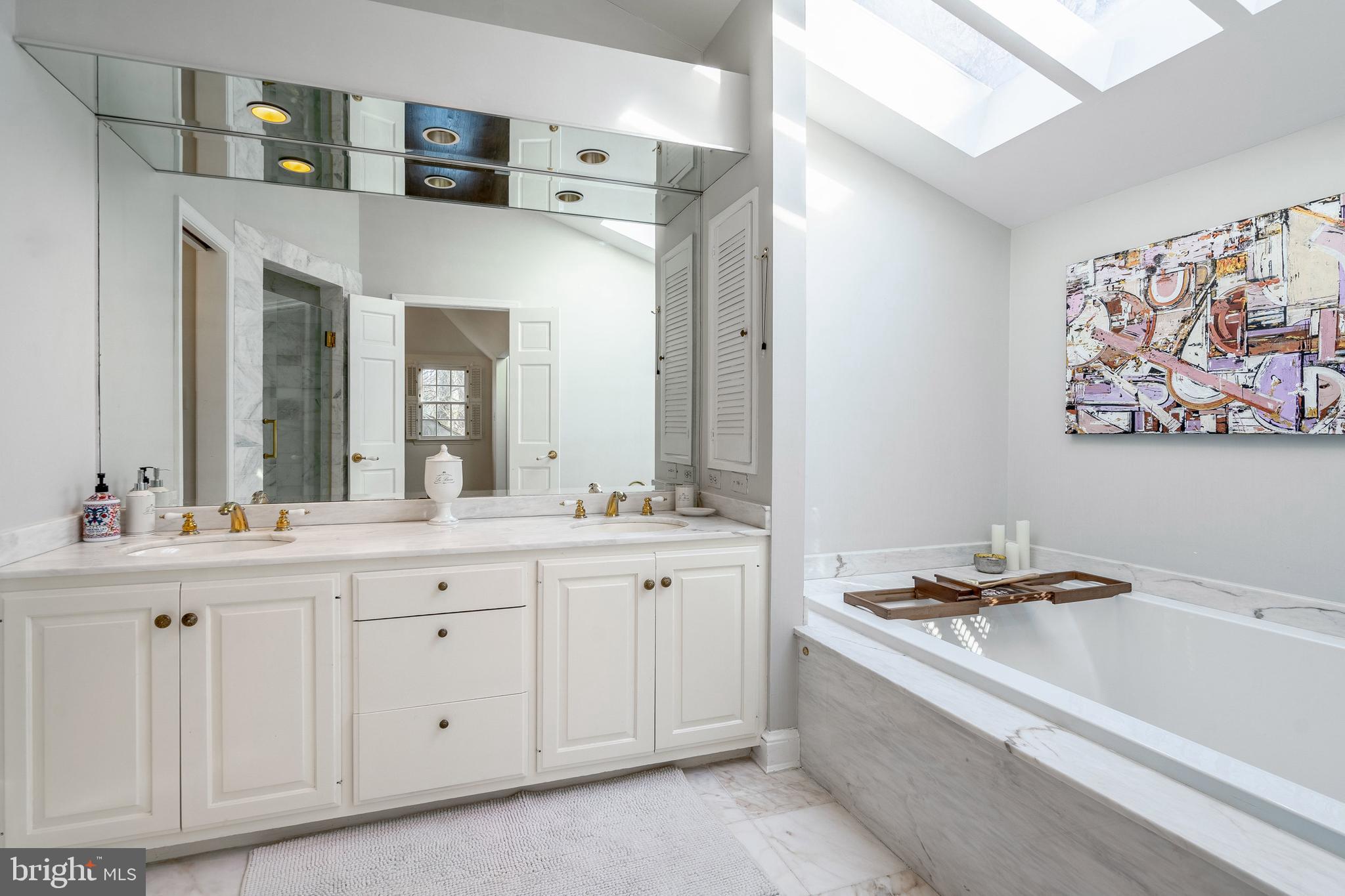 BRADLEY HILLS GROVE - Residential