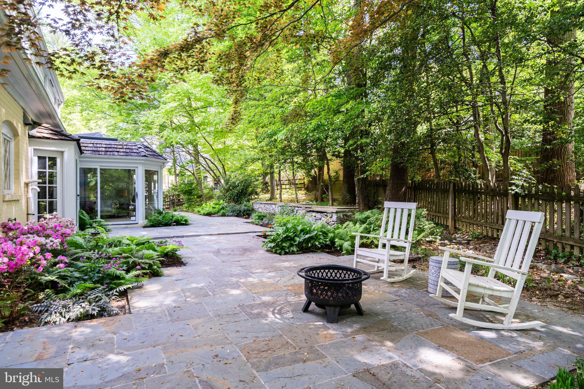 BRADLEY HILLS GROVE - Residential