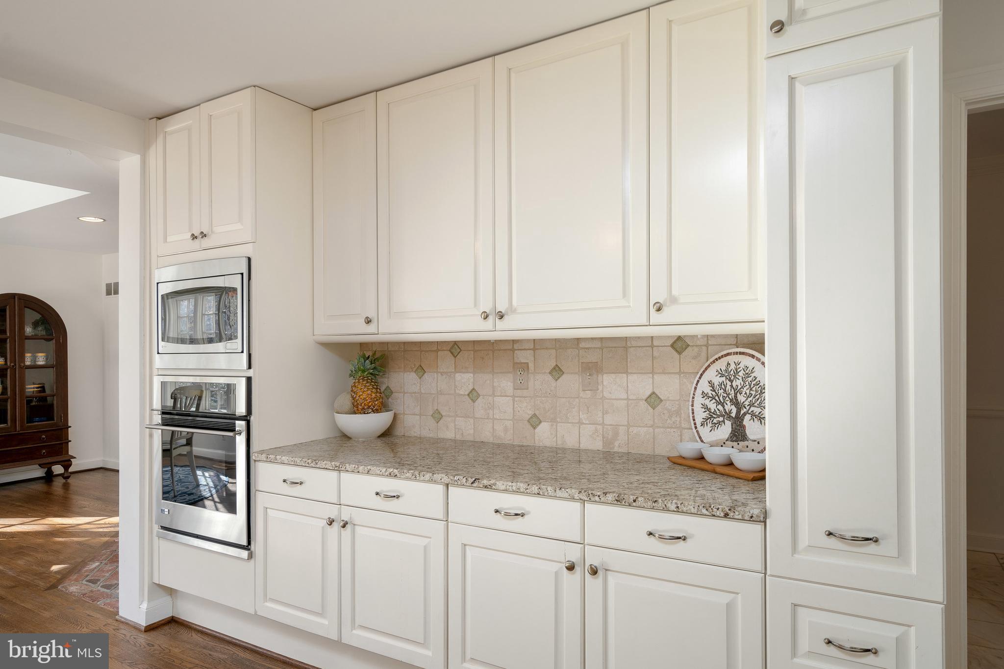 BRADLEY HILLS GROVE - Residential