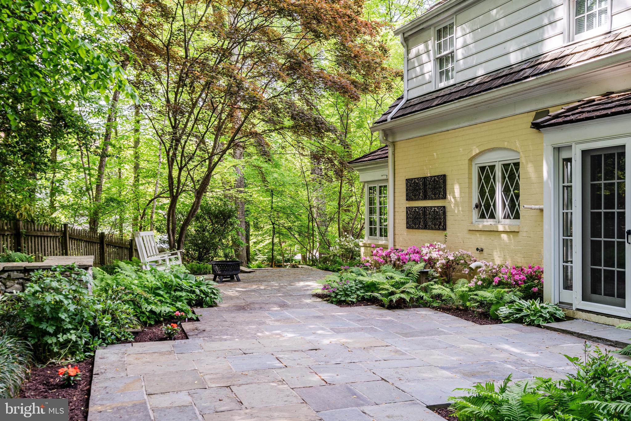 BRADLEY HILLS GROVE - Residential