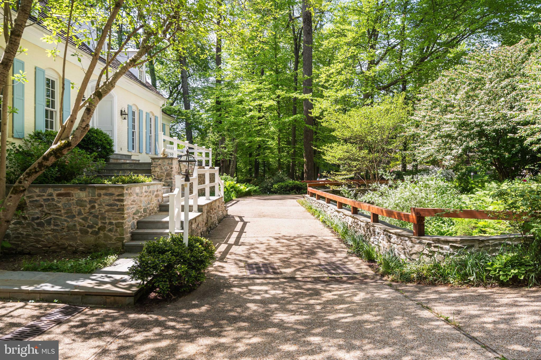 BRADLEY HILLS GROVE - Residential