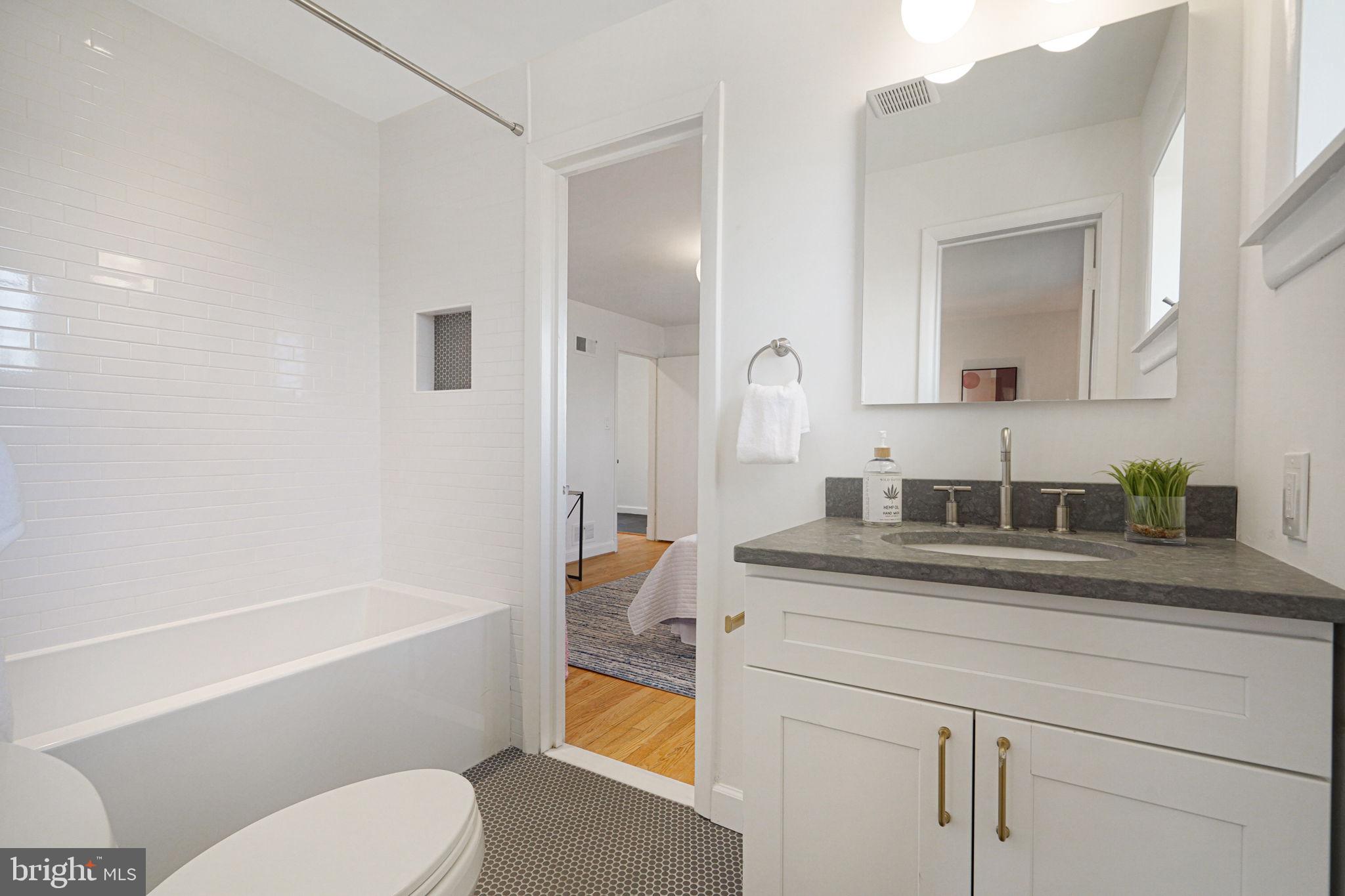 TULIP HILL - Residential