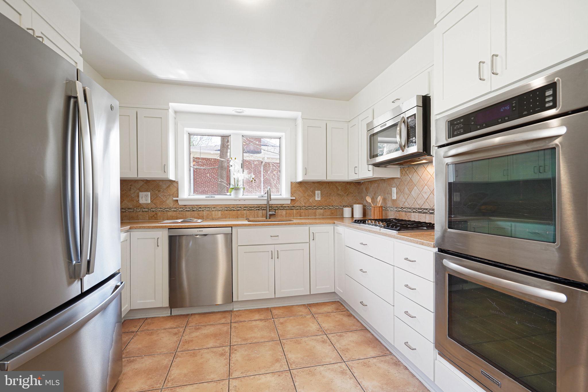 TULIP HILL - Residential