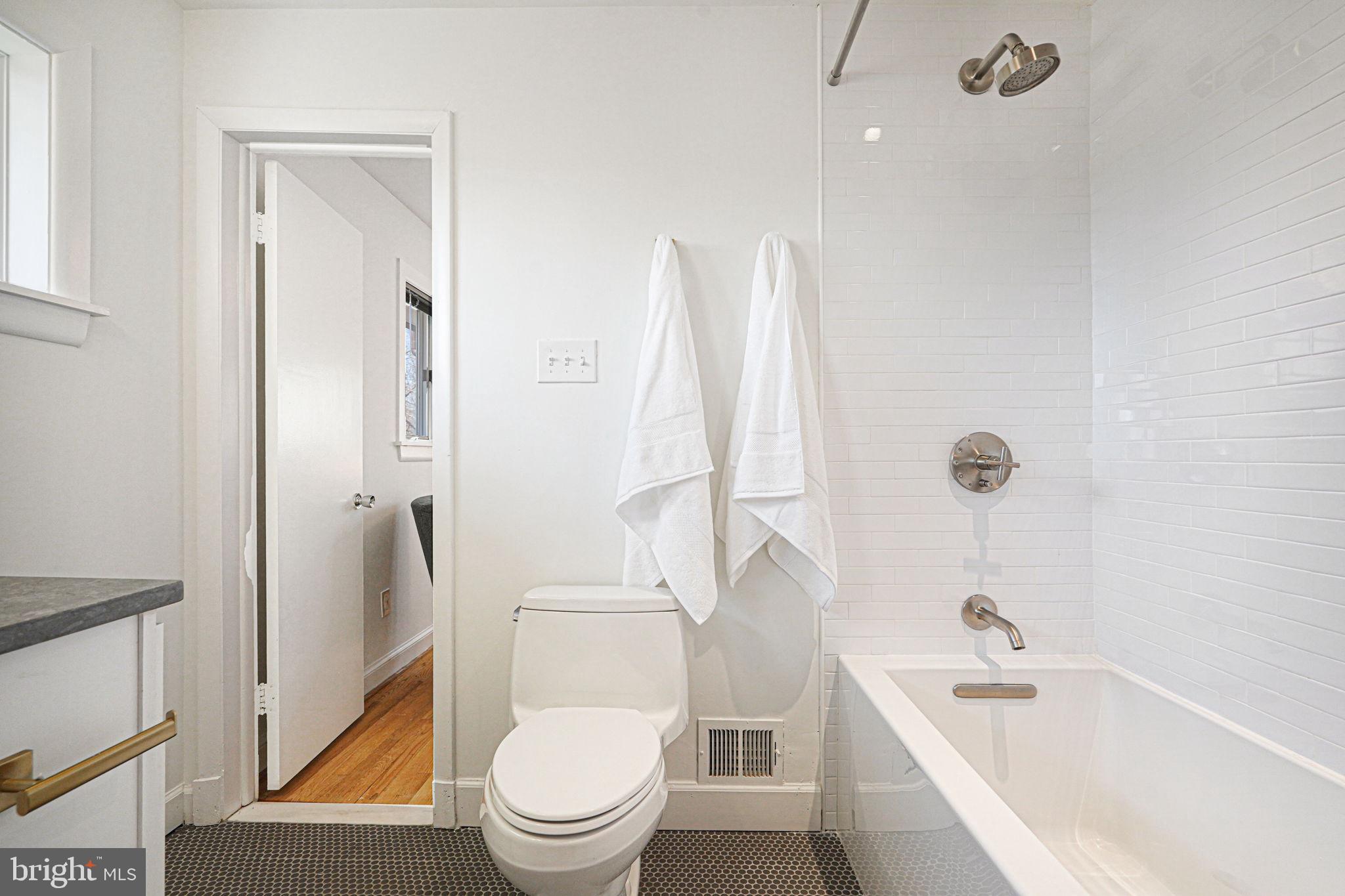 TULIP HILL - Residential