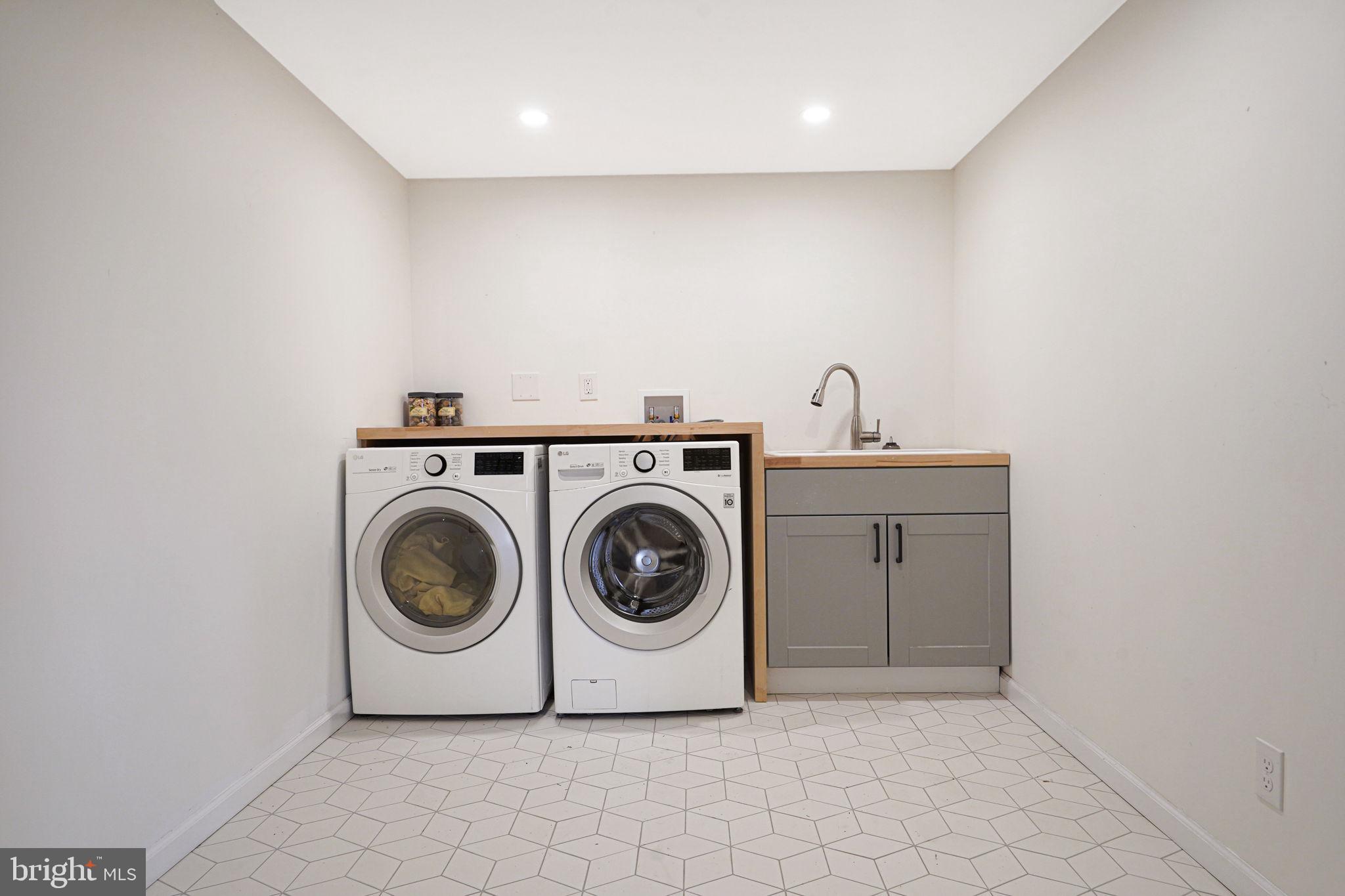 TULIP HILL - Residential