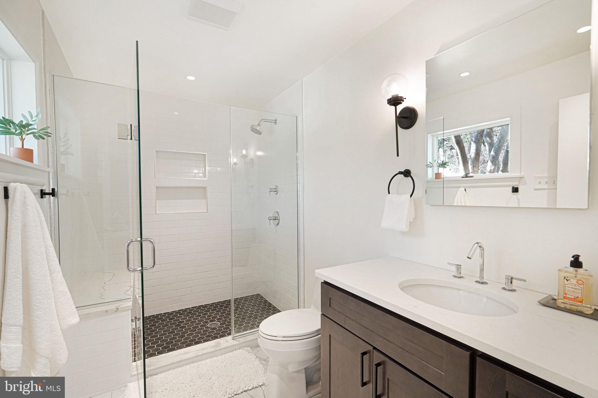 TULIP HILL - Residential