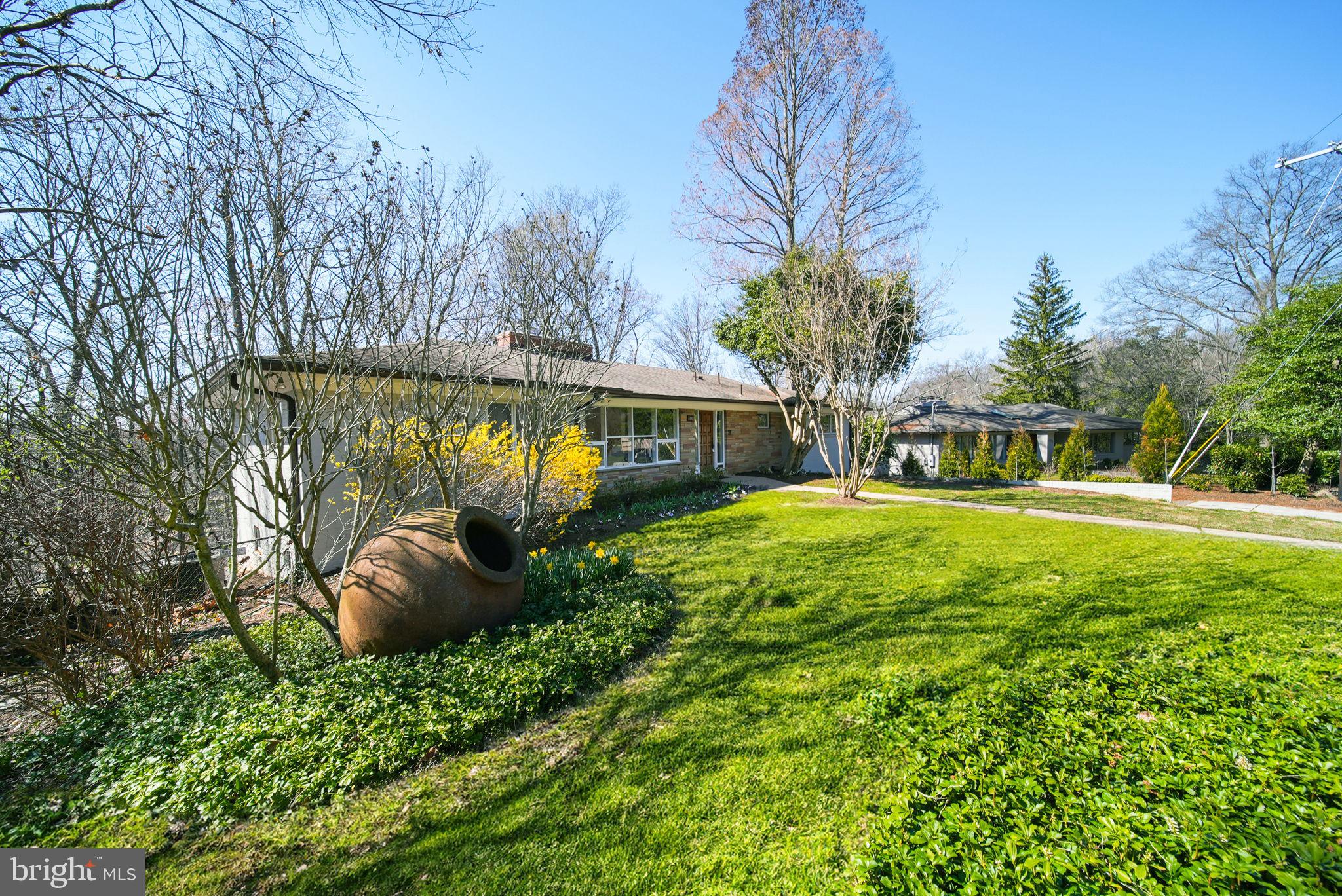 TULIP HILL - Residential