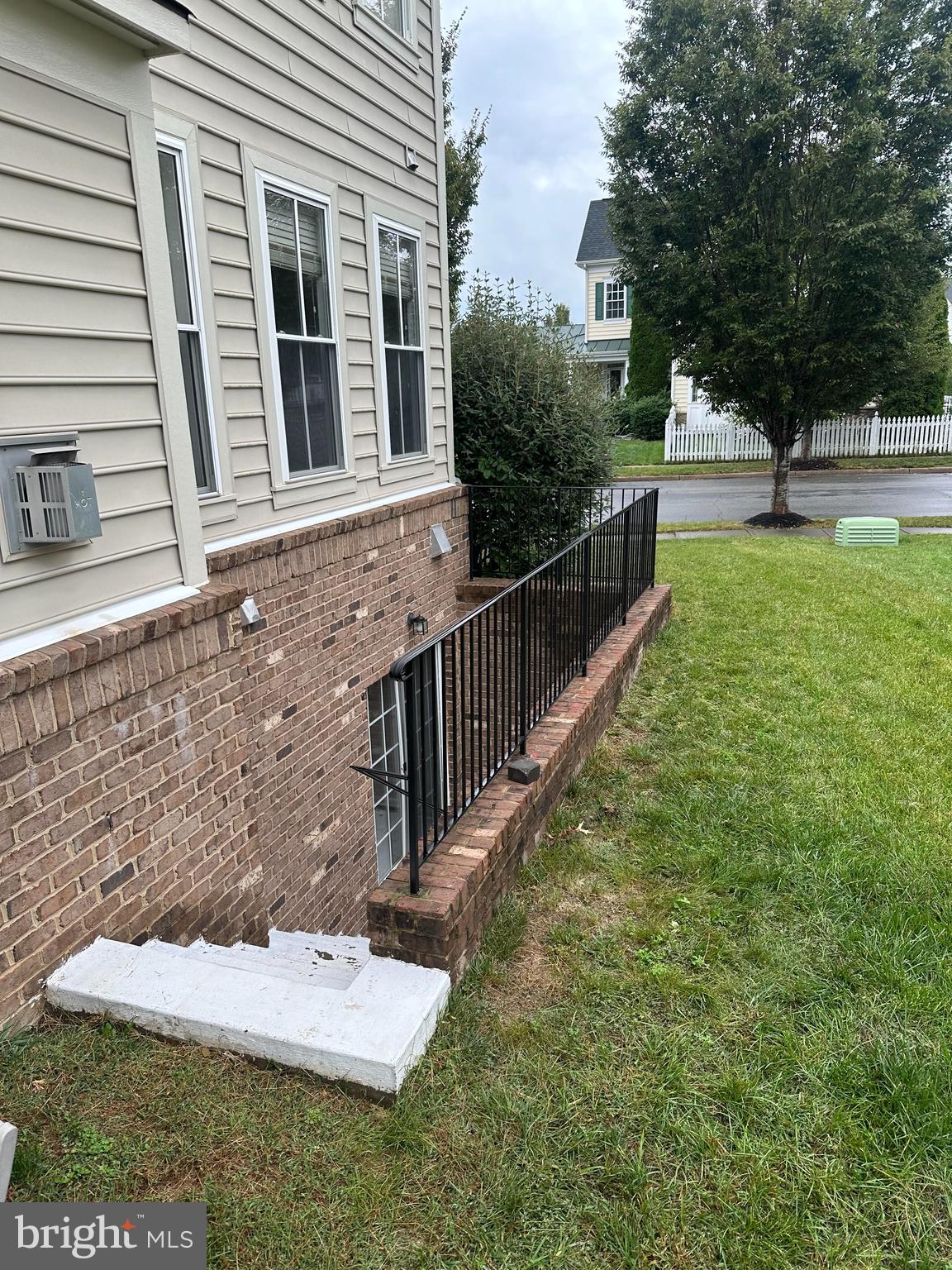 NEW BRISTOW VILLAGE - Residential Lease