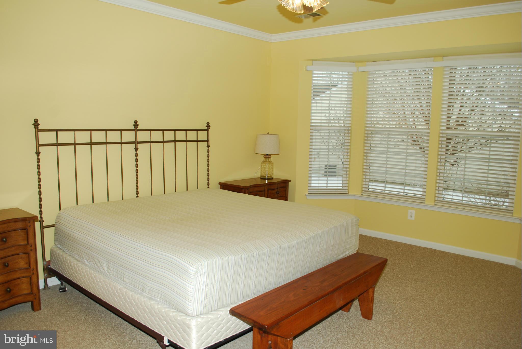 FOUR SEASONS - Residential