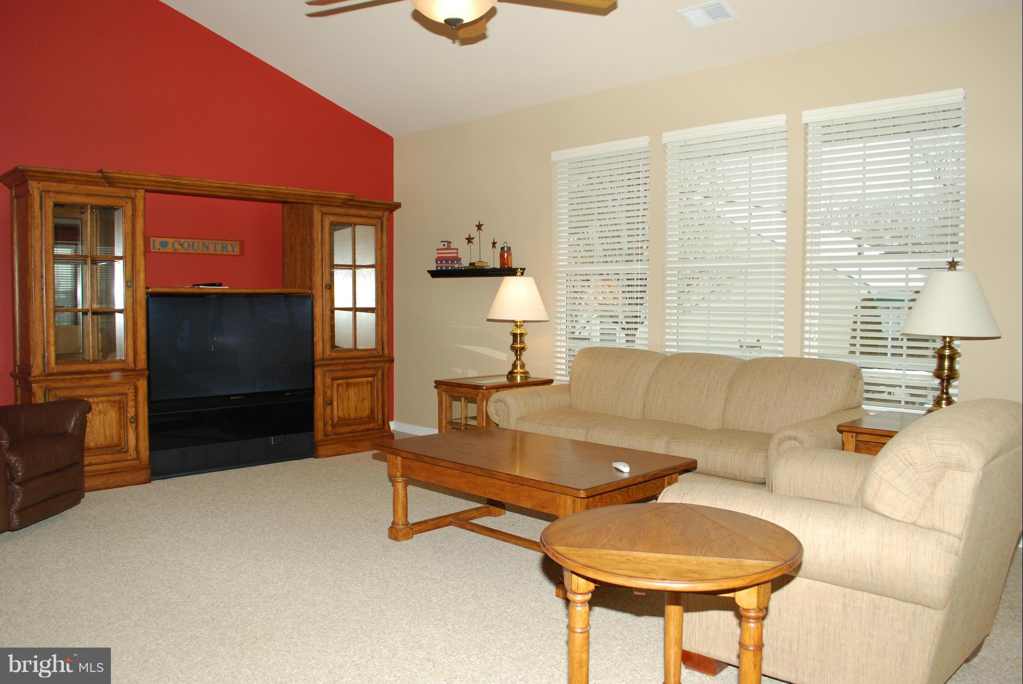 FOUR SEASONS - Residential