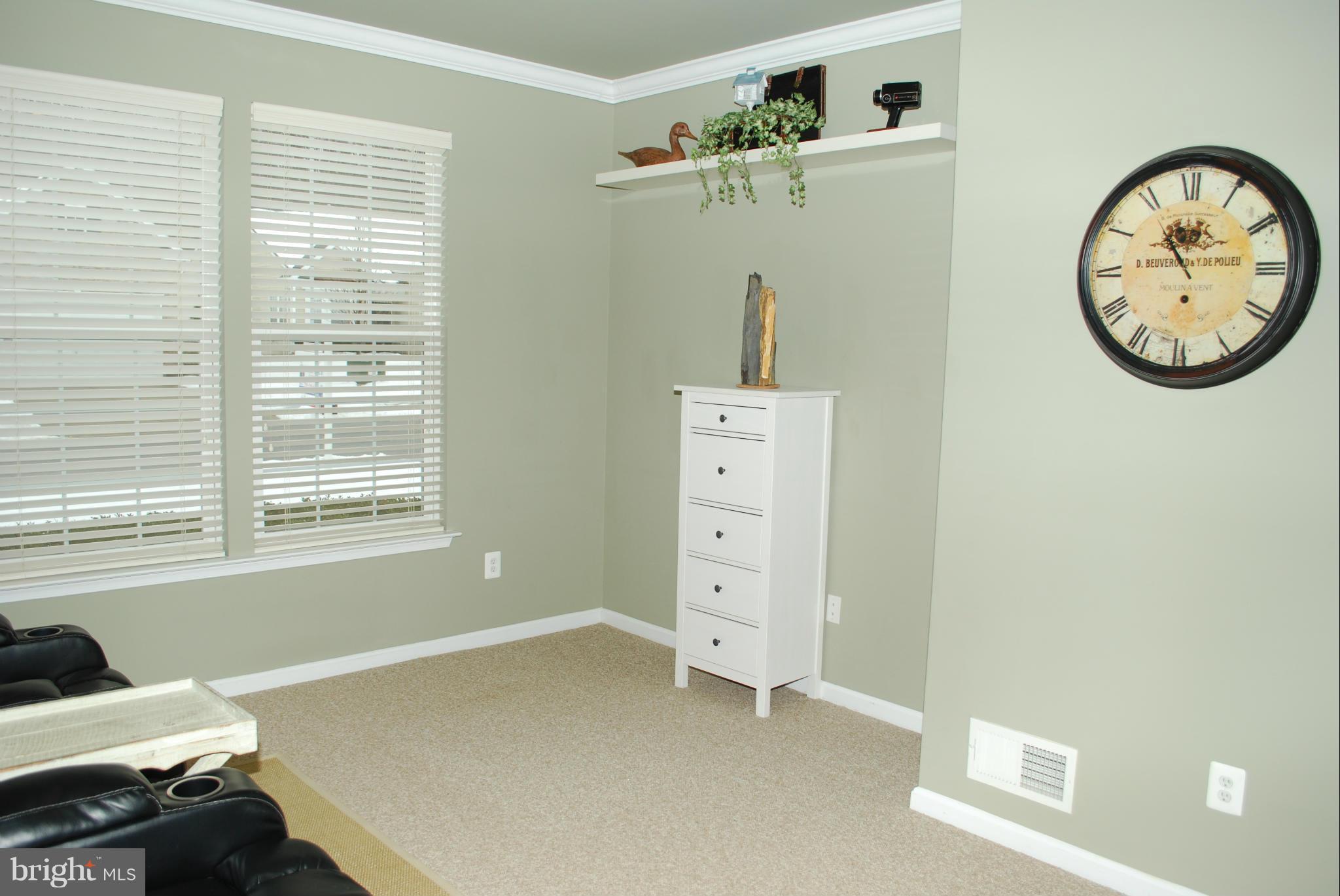 FOUR SEASONS - Residential